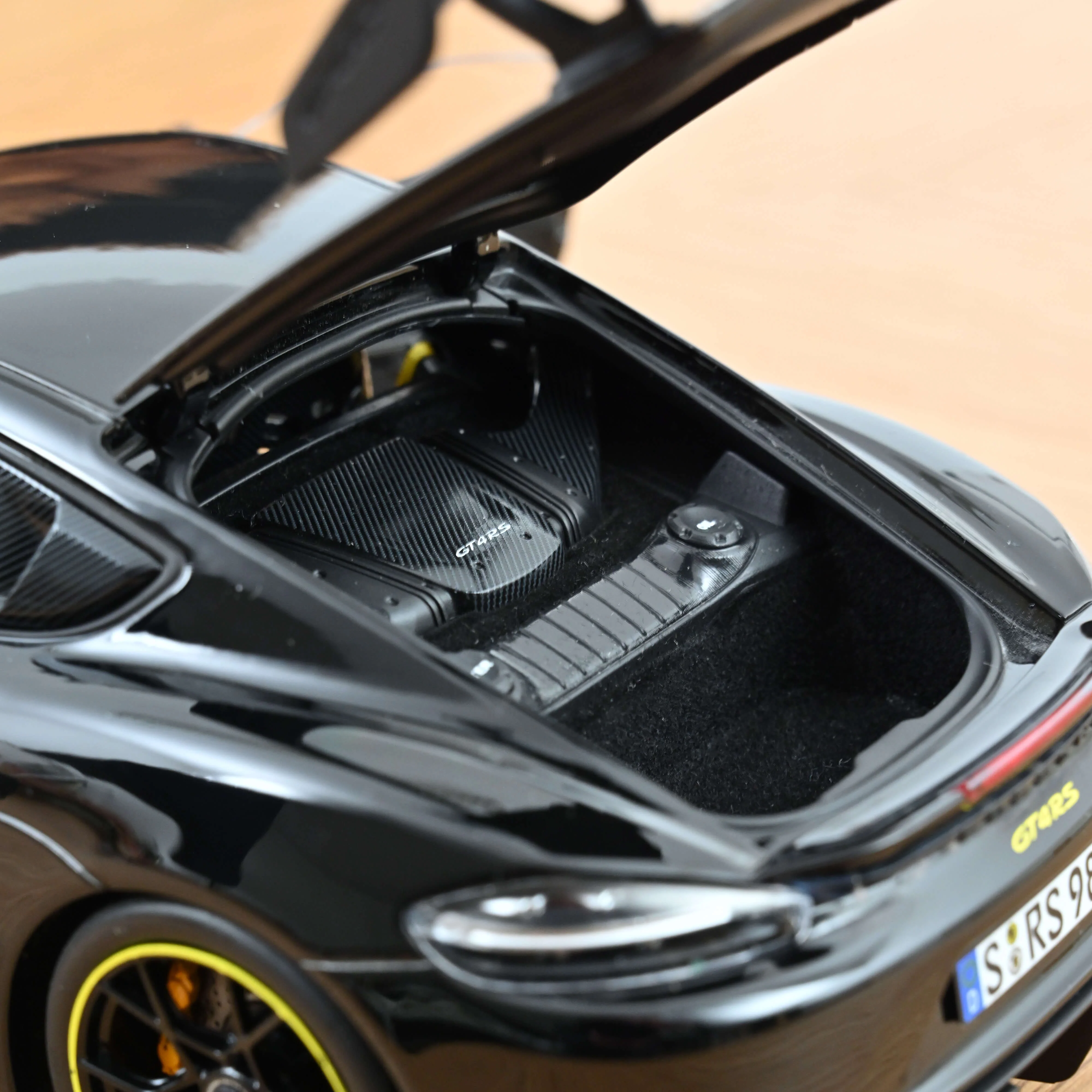 Porsche Cayman GT4 RS Pack Weissach 2023 Noir 1/18 - 300pcs