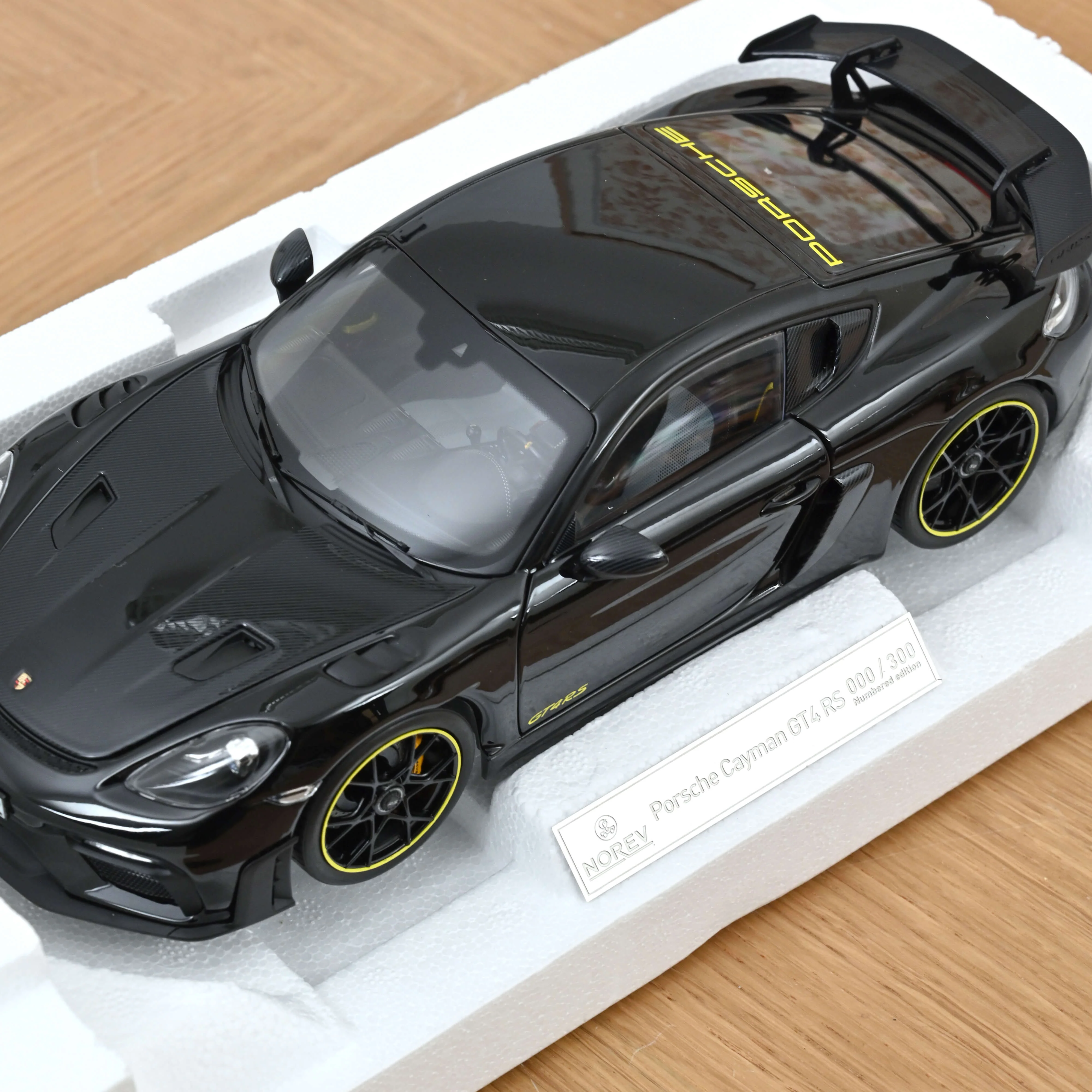 Porsche Cayman GT4 RS Pack Weissach 2023 Noir 1/18 - 300pcs