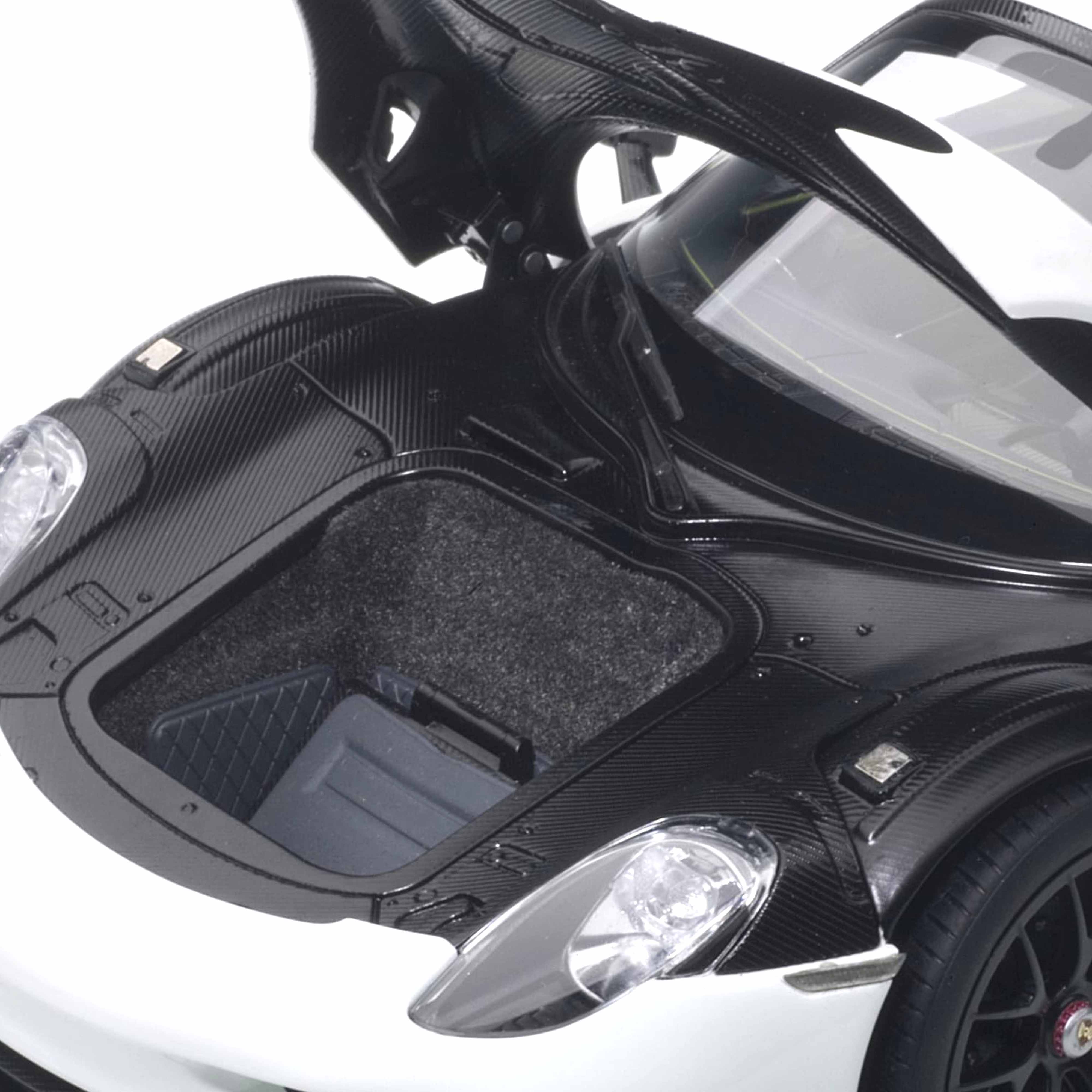 Porsche 918 Spyder 2013 Blanc avec logo Martini 1/18