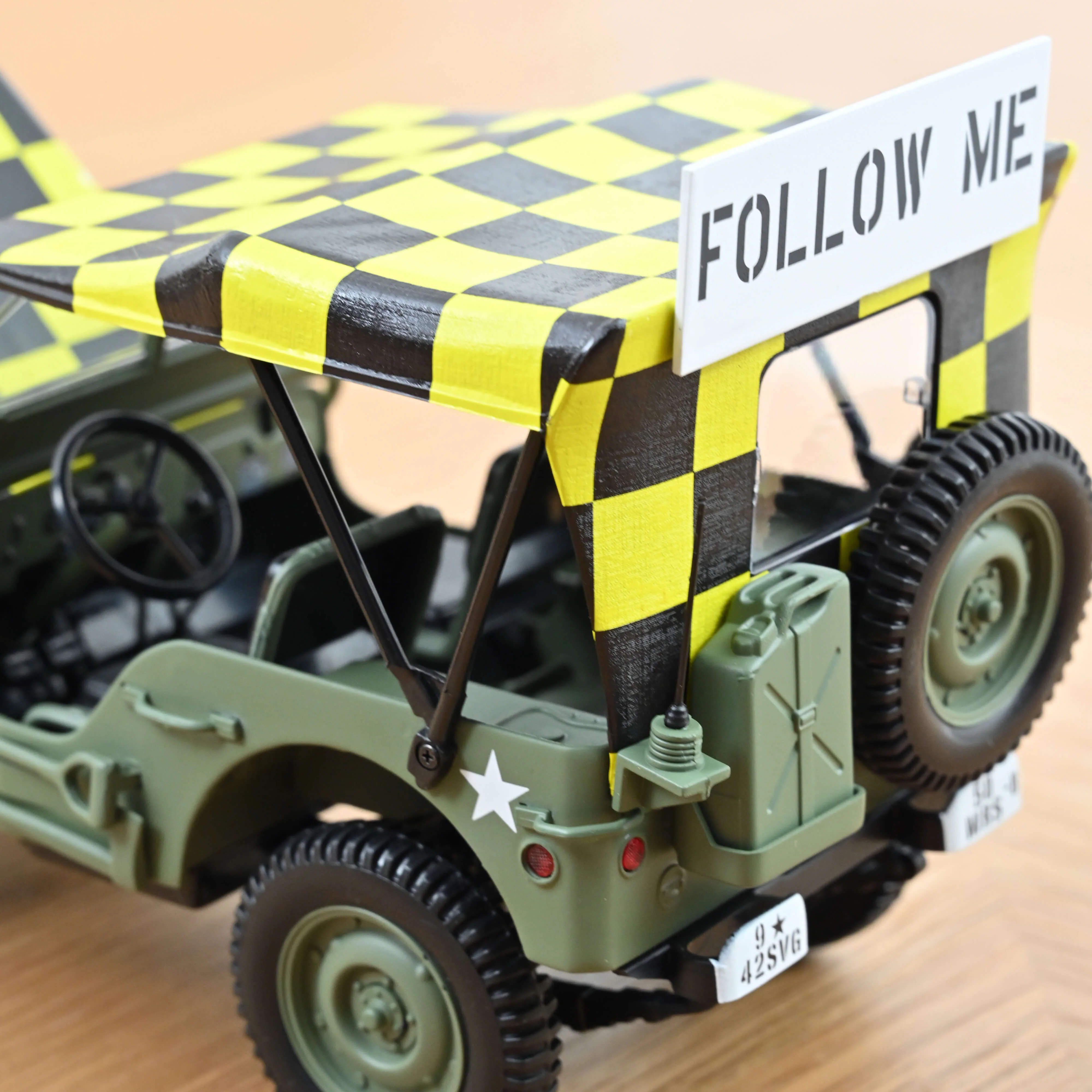 Jeep Militaire 1944 Follow Me 1/18 - 200pcs