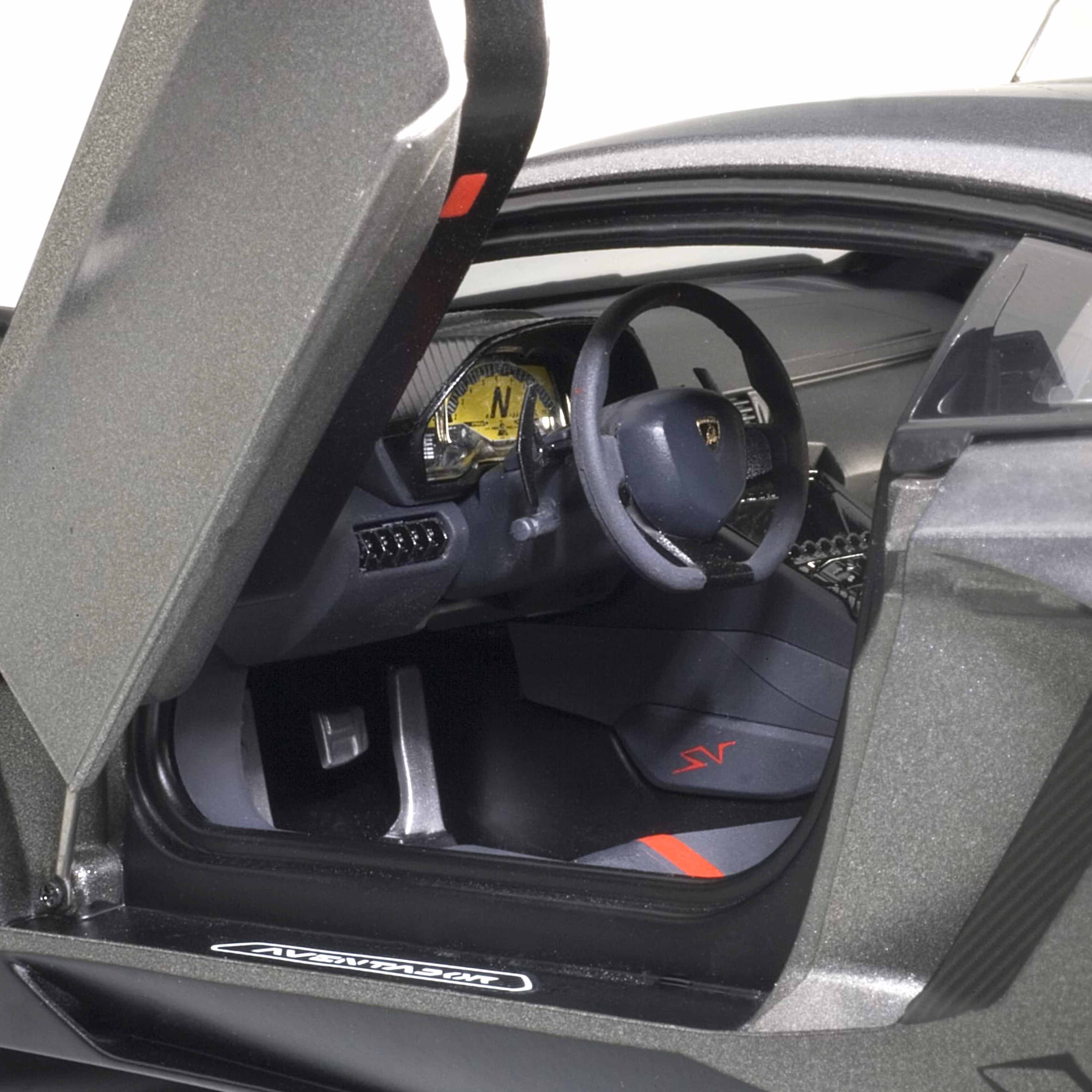 Lamborghini Aventador LP750-4 SV 2015 Gris Titan/Gris Mat 1/18