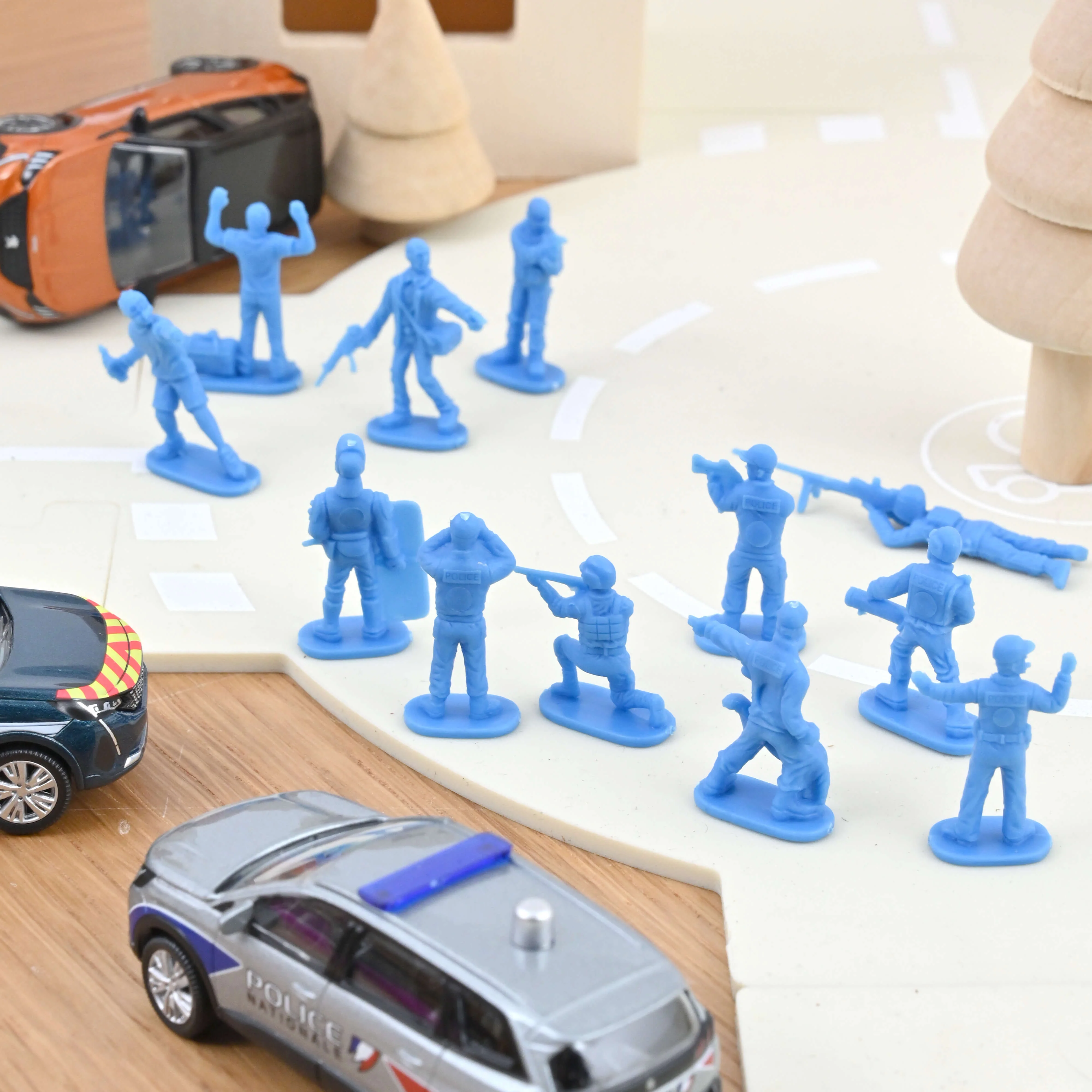 Figurines Police et Ville 1/64 (36 pcs)