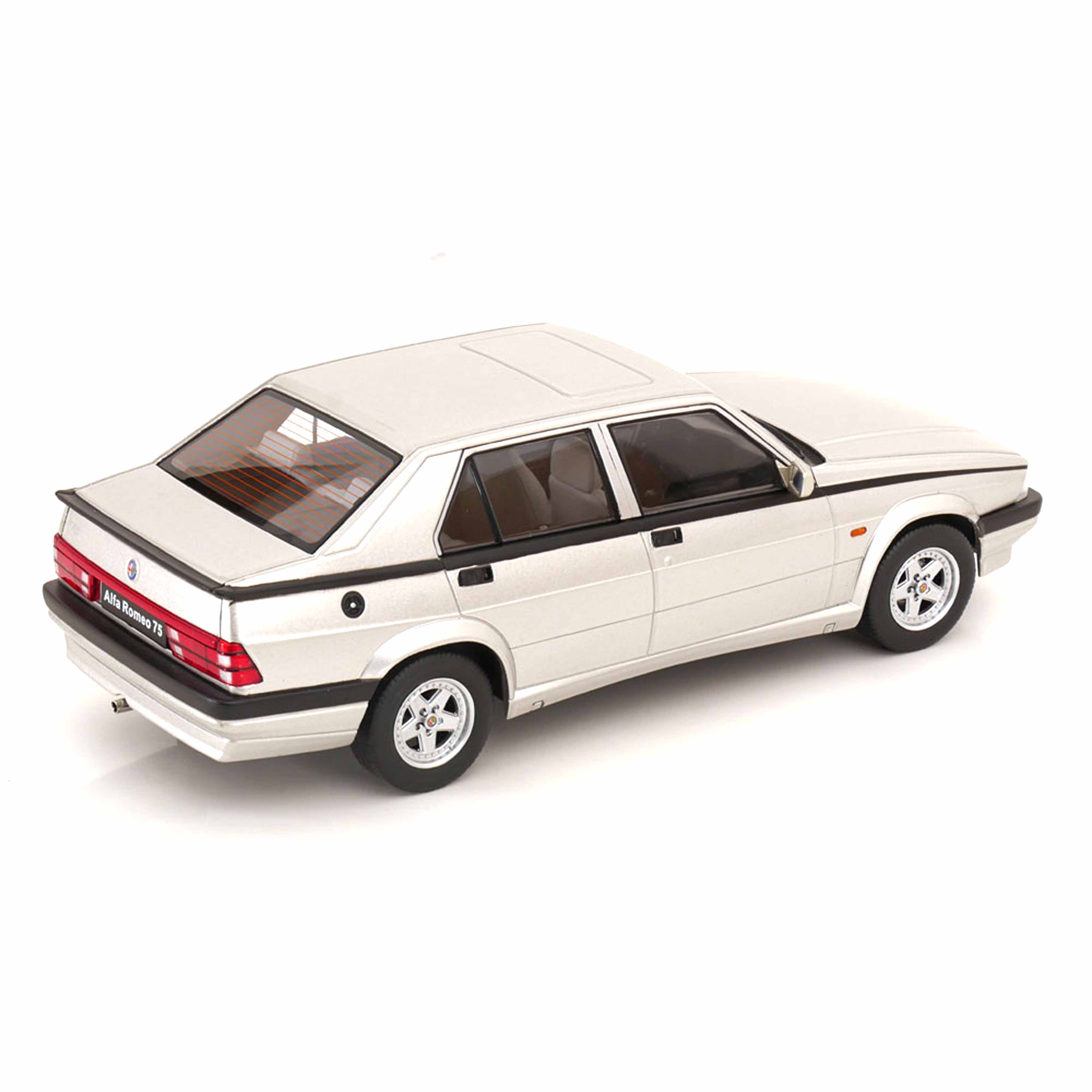 Alfa Romeo 75 1991 Argent 1/18