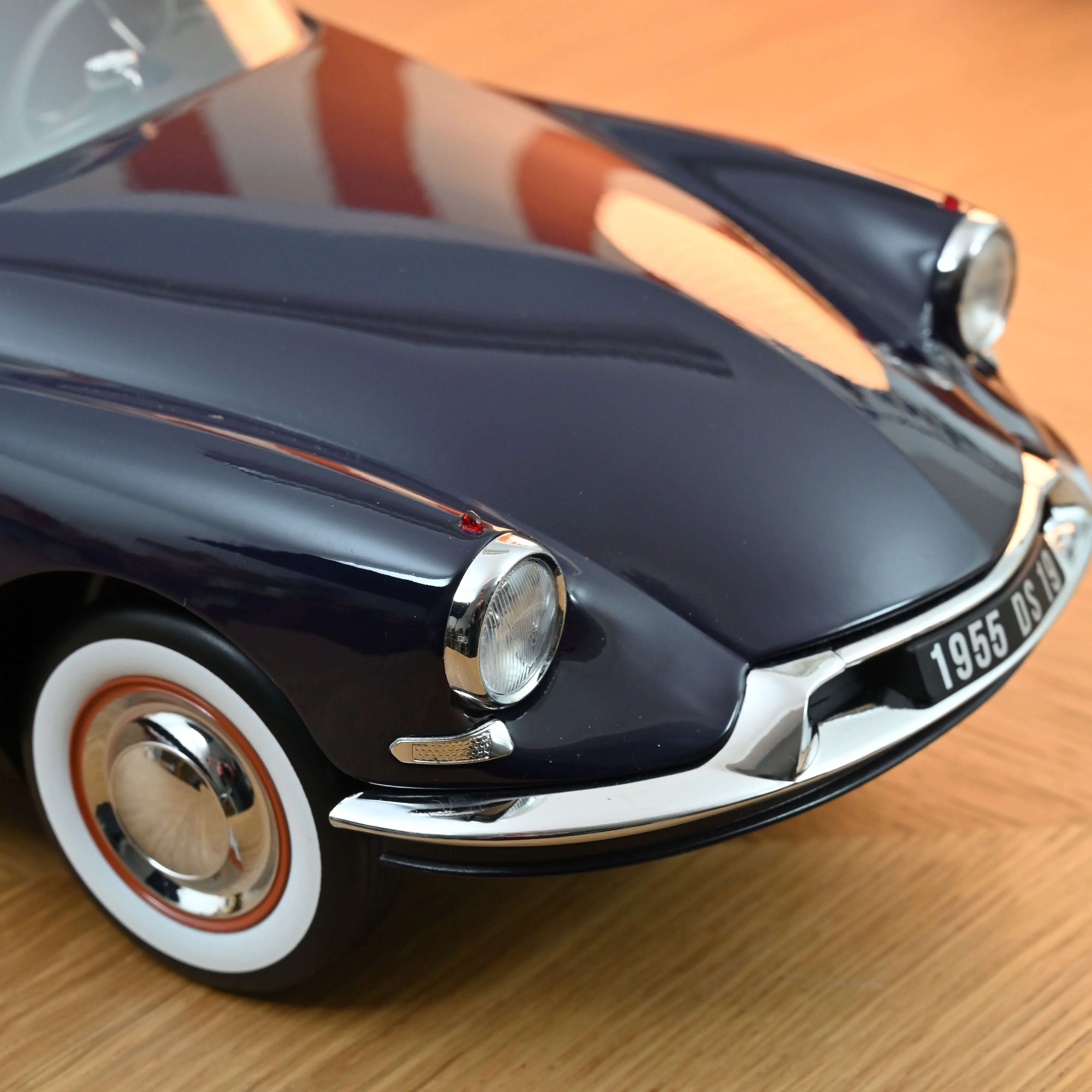 Citroën DS 19 1955 Aubergine et Champagne 1/12