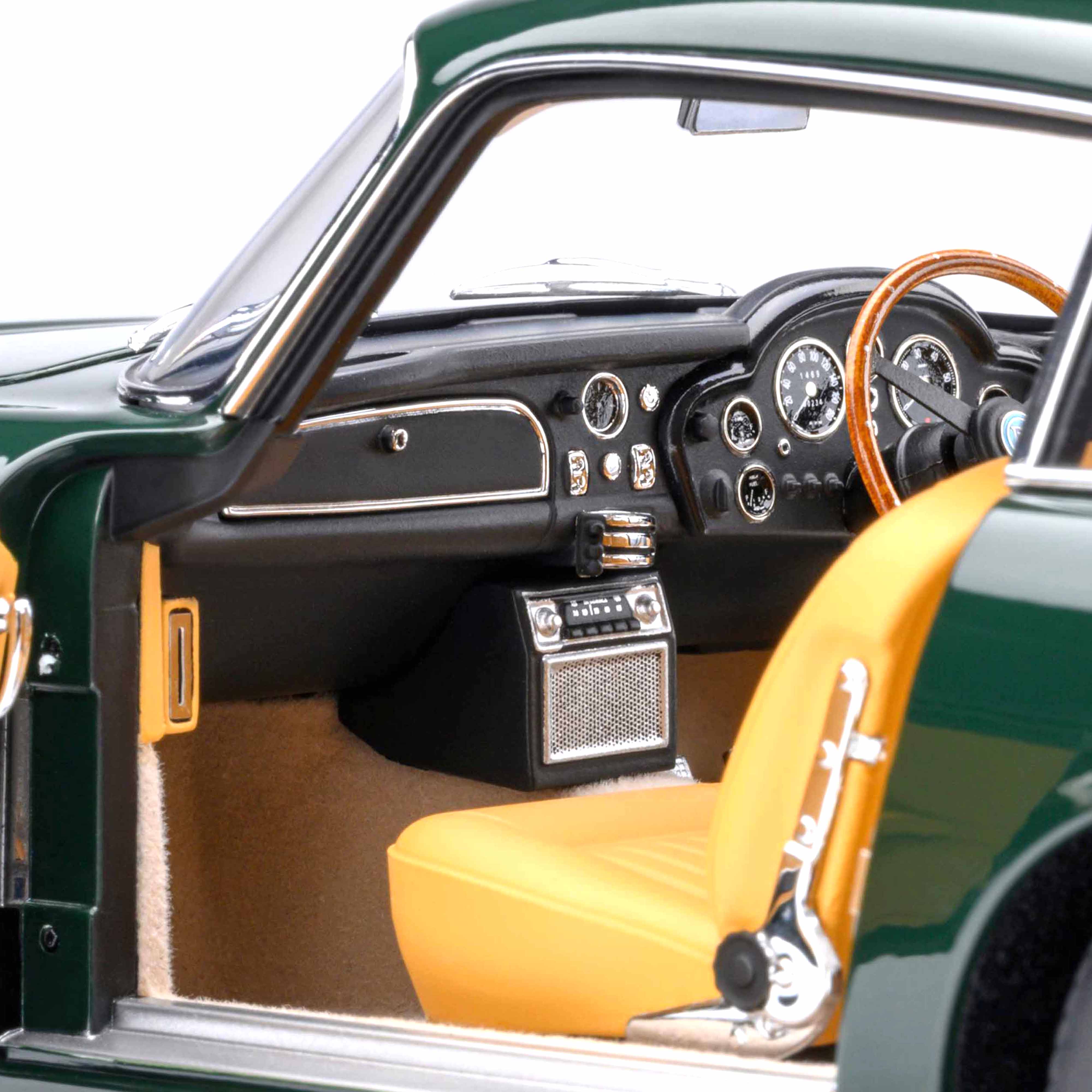 Aston Martin DB5 Vert de course britannique 1/18