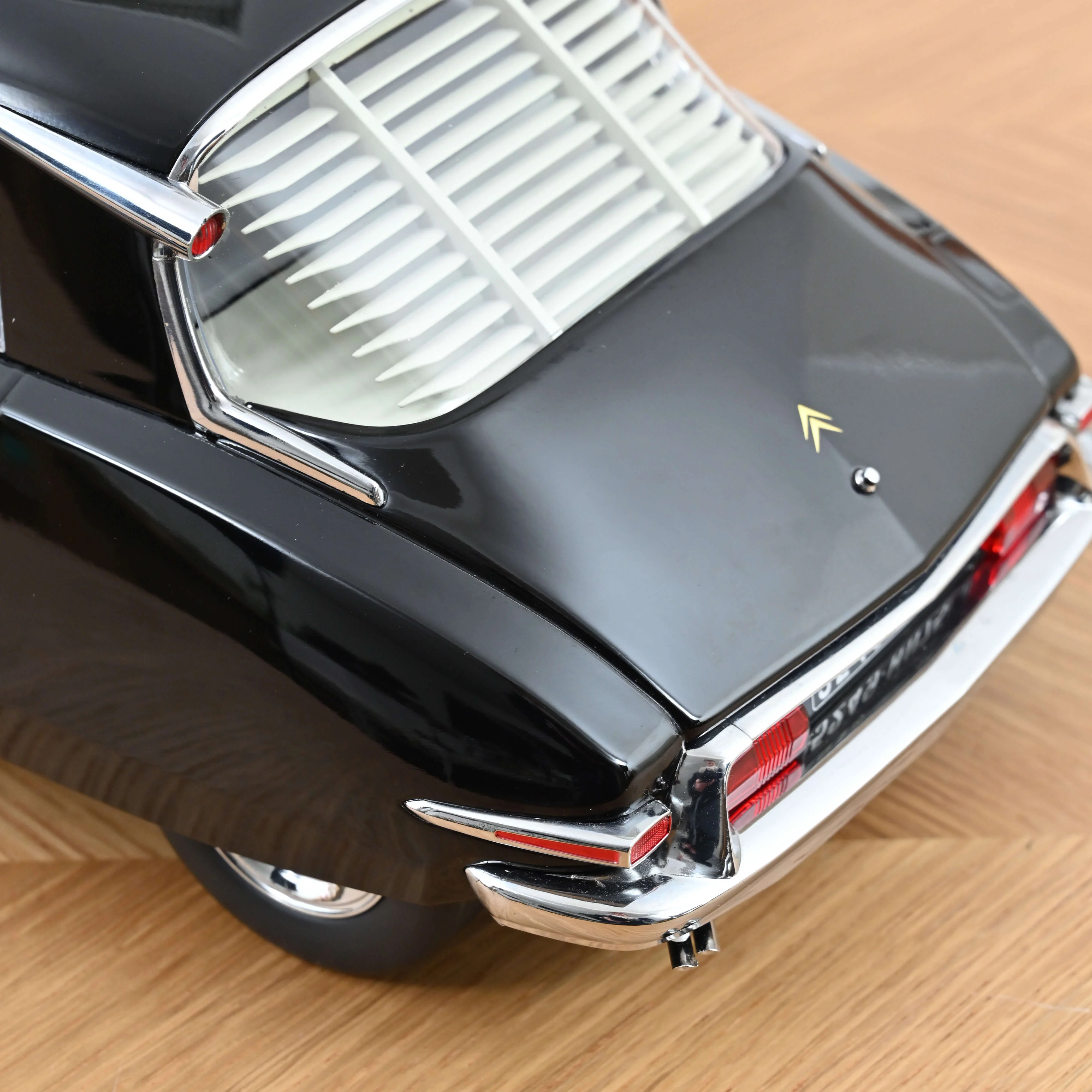 Citroën DS 19 1962 Noir De Gaulle 1/12- 250pcs