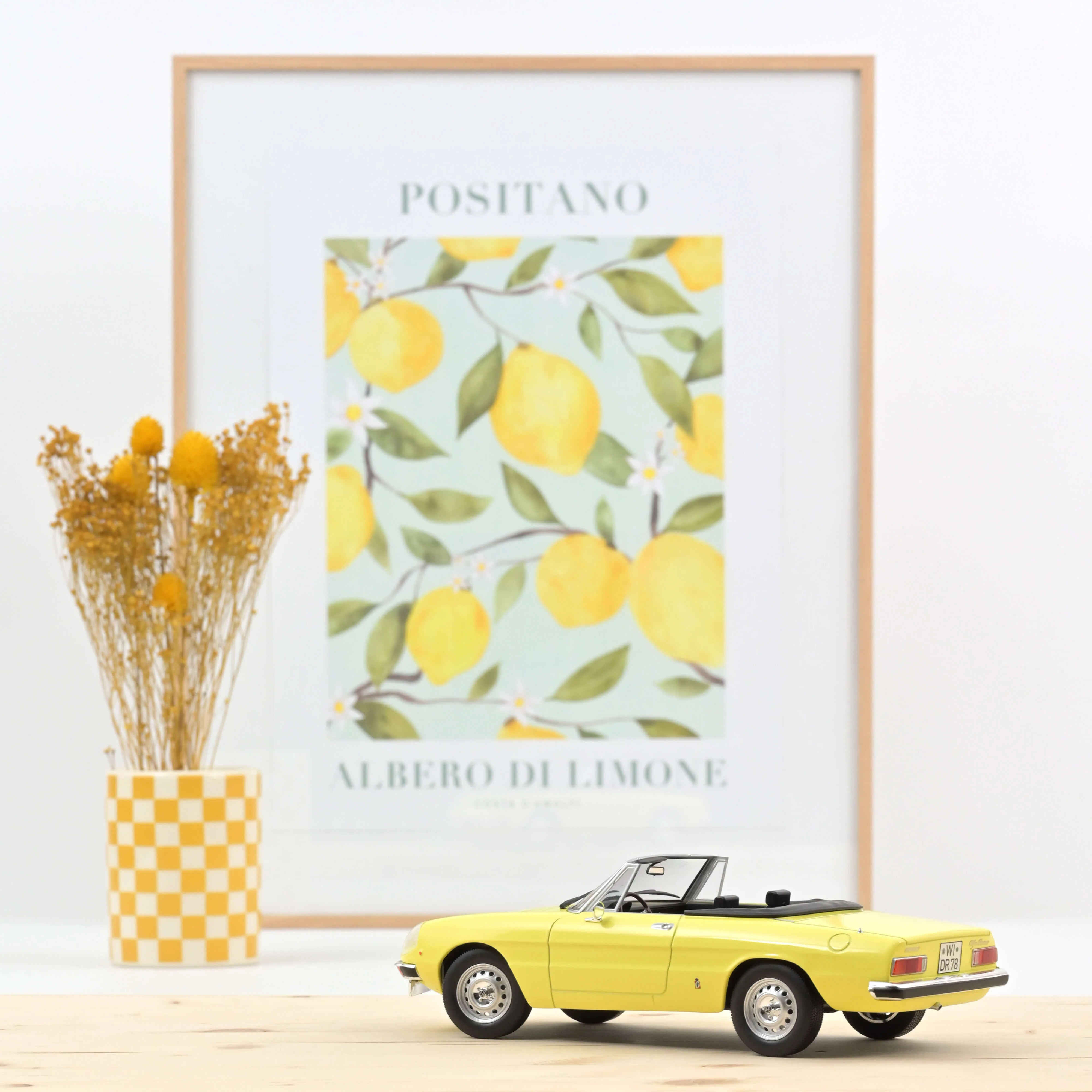 Alfa Romeo 2000 Spider 1978 Jaune 1/18 - 300pcs