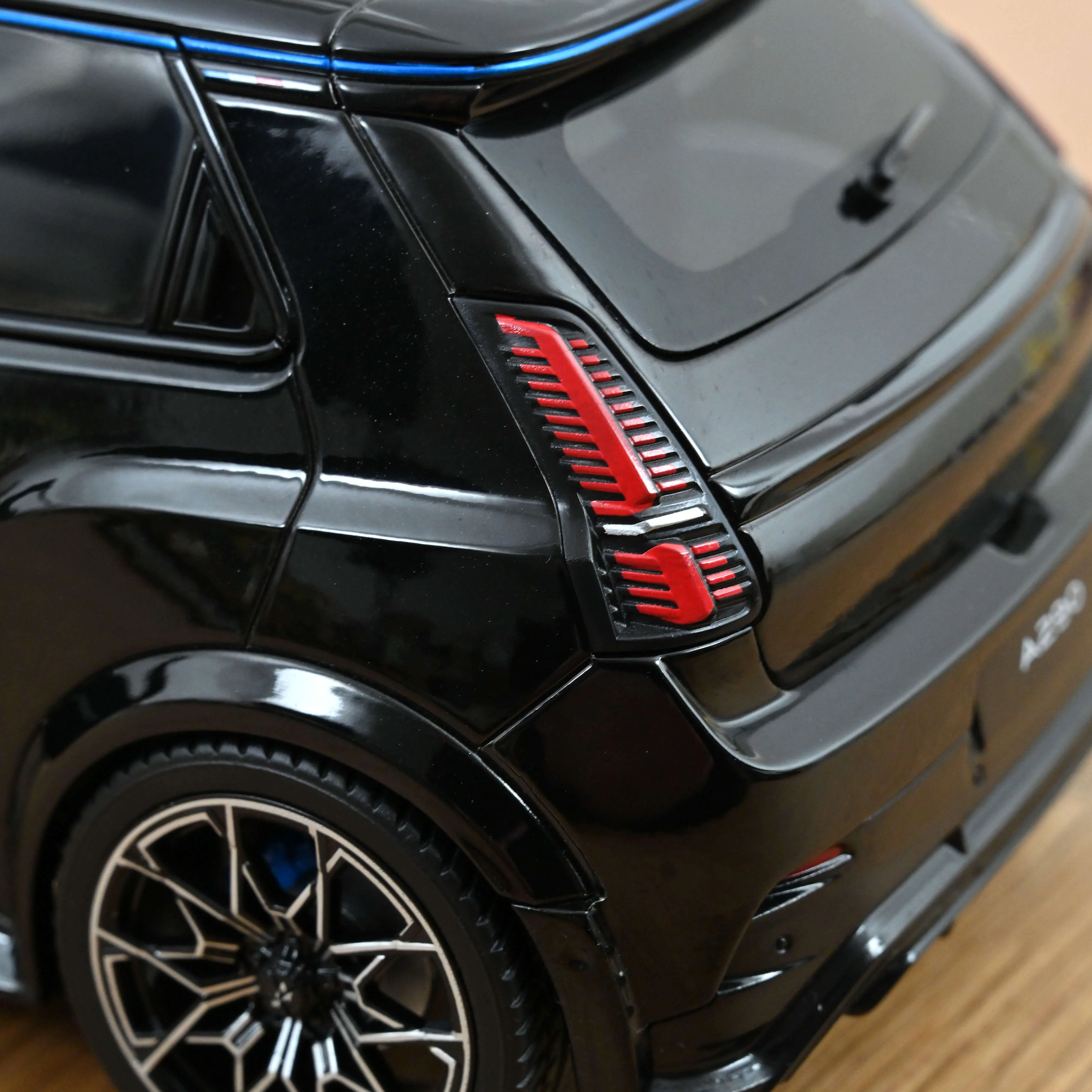 Alpine A290 GTS  2025 Noir Profond 1/18 - 300pcs