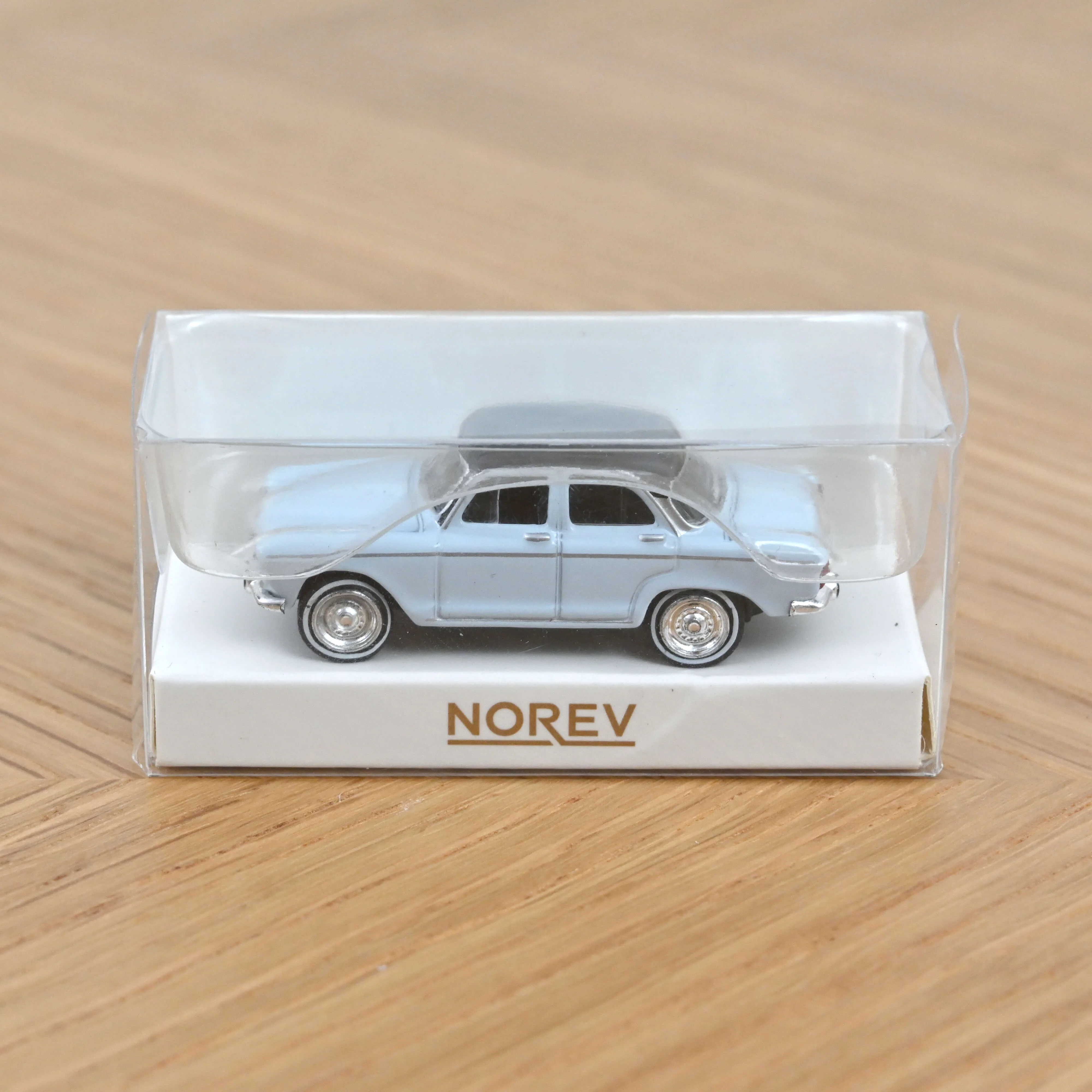 Simca Aronde 1962 Gris Princesse et toit noir 1/87