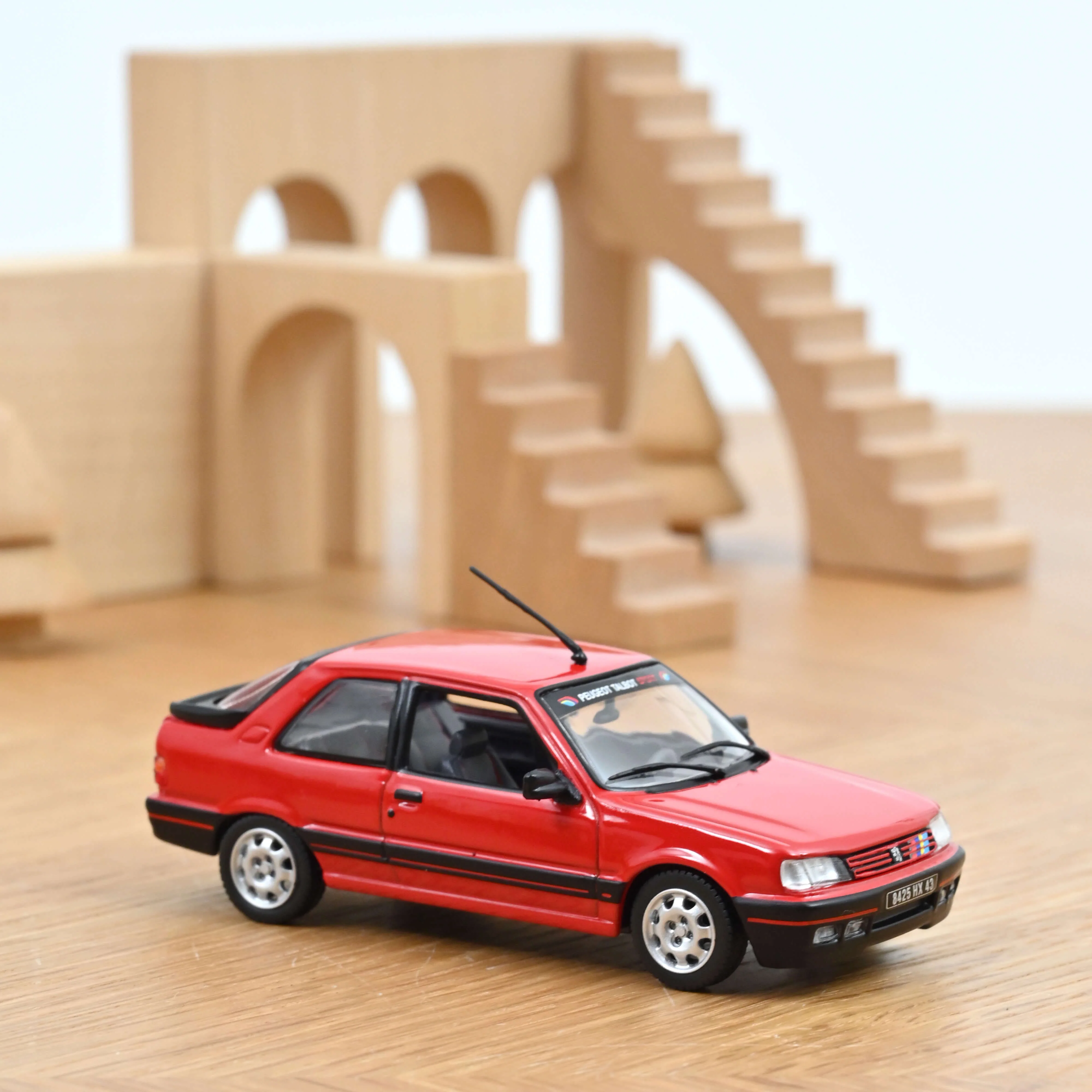Peugeot 309 GTi 1987 Rouge Vallelunga avec deco PTS 1/43