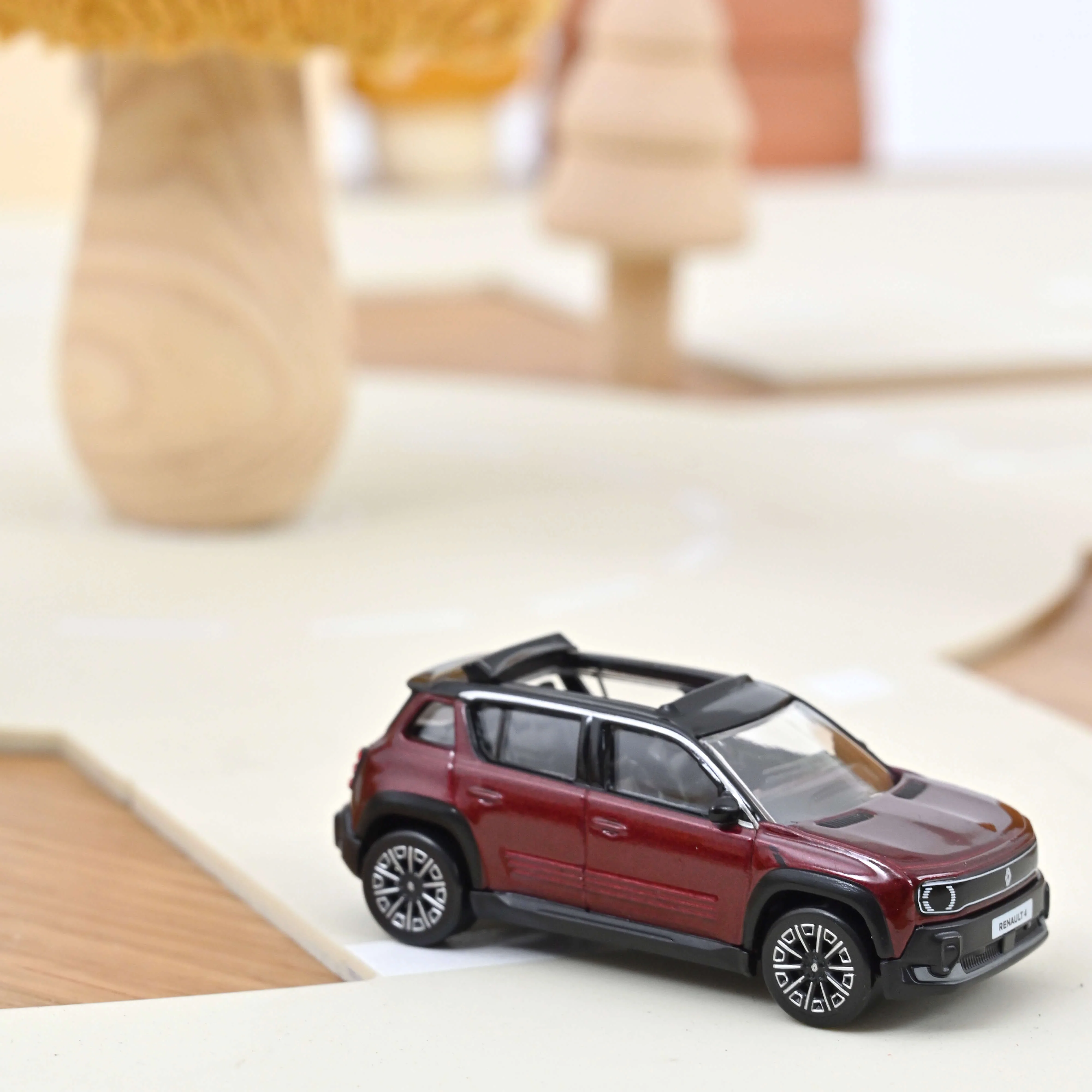 Renault 4 E-Tech Electrique 2025 Rouge Carmin 1/64