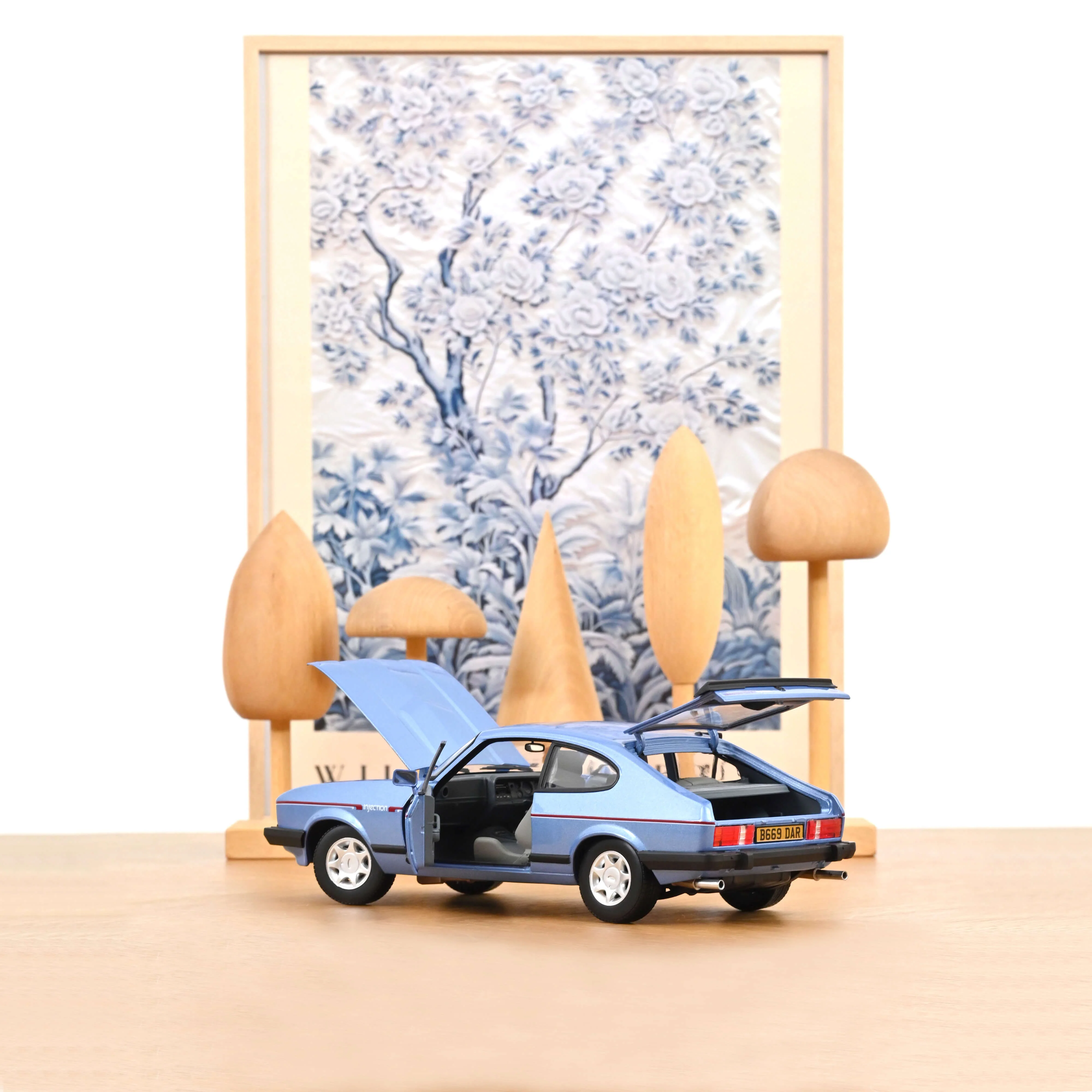 Ford Capri Mk.III 2.8 Injection RHD 1984 Bleu Paris métallisé 1/18