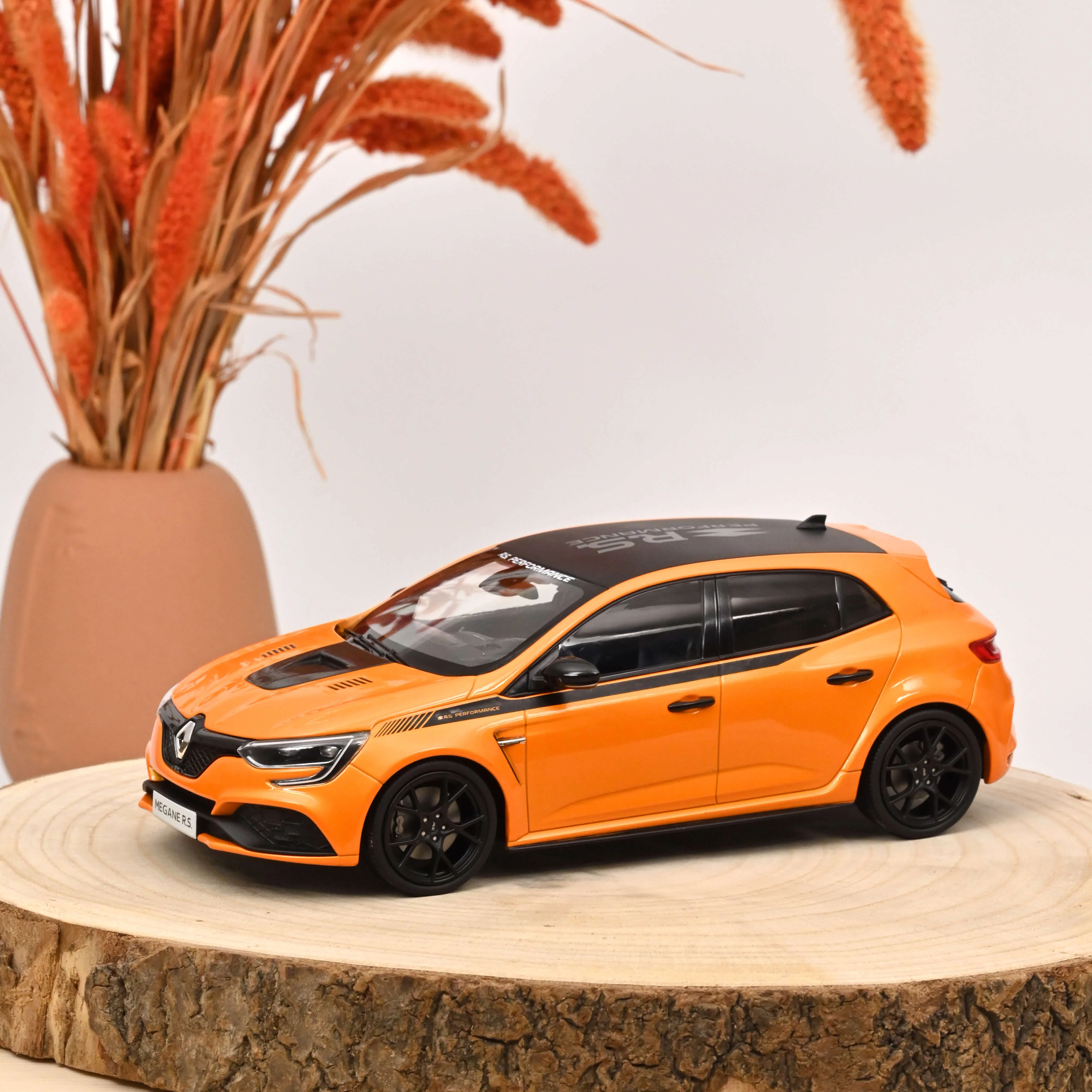 Renault Megane RSTrophy RSPERF.2019 Orange 1/18 - 300pcs