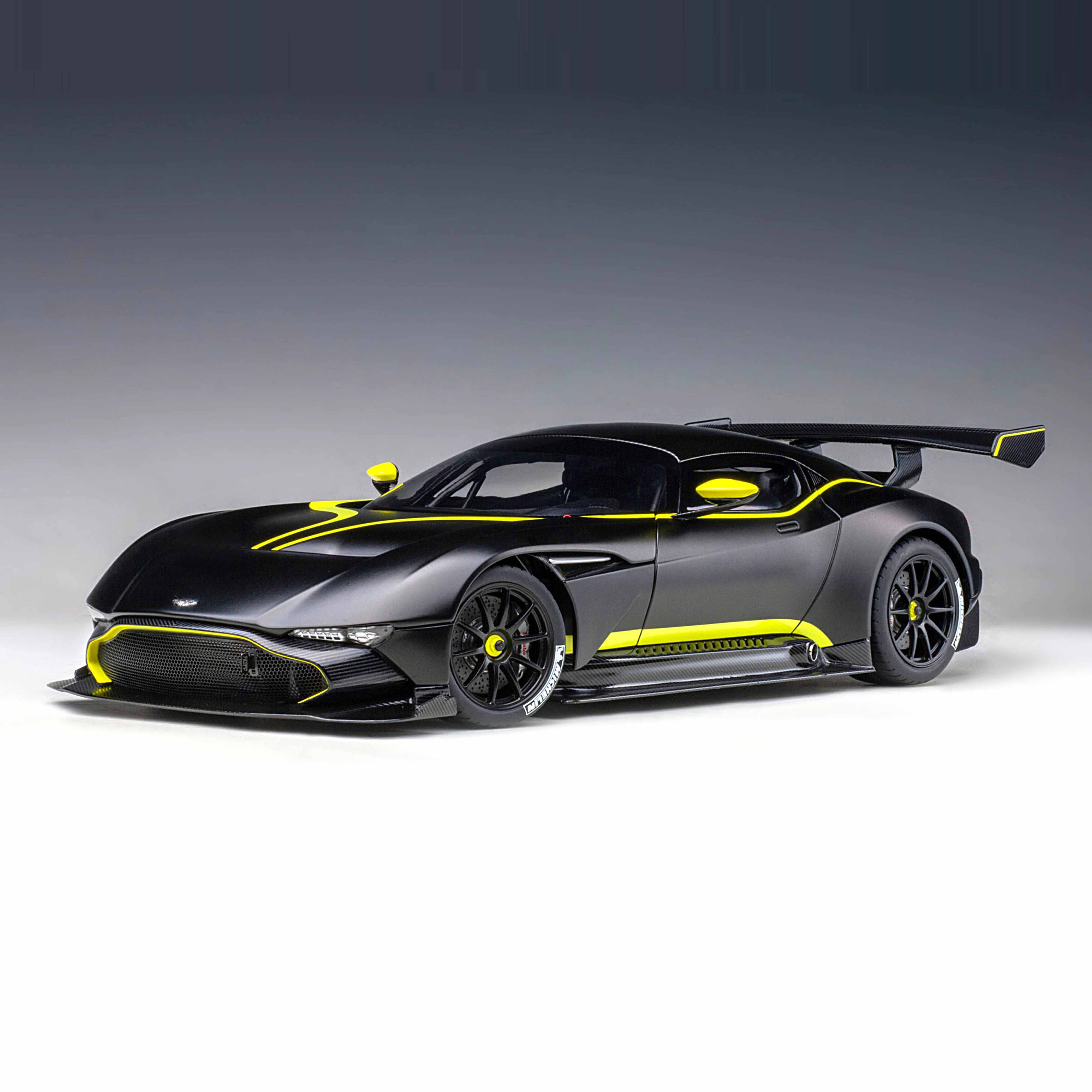 Aston Martin Vulcan Noir Mat 1/18