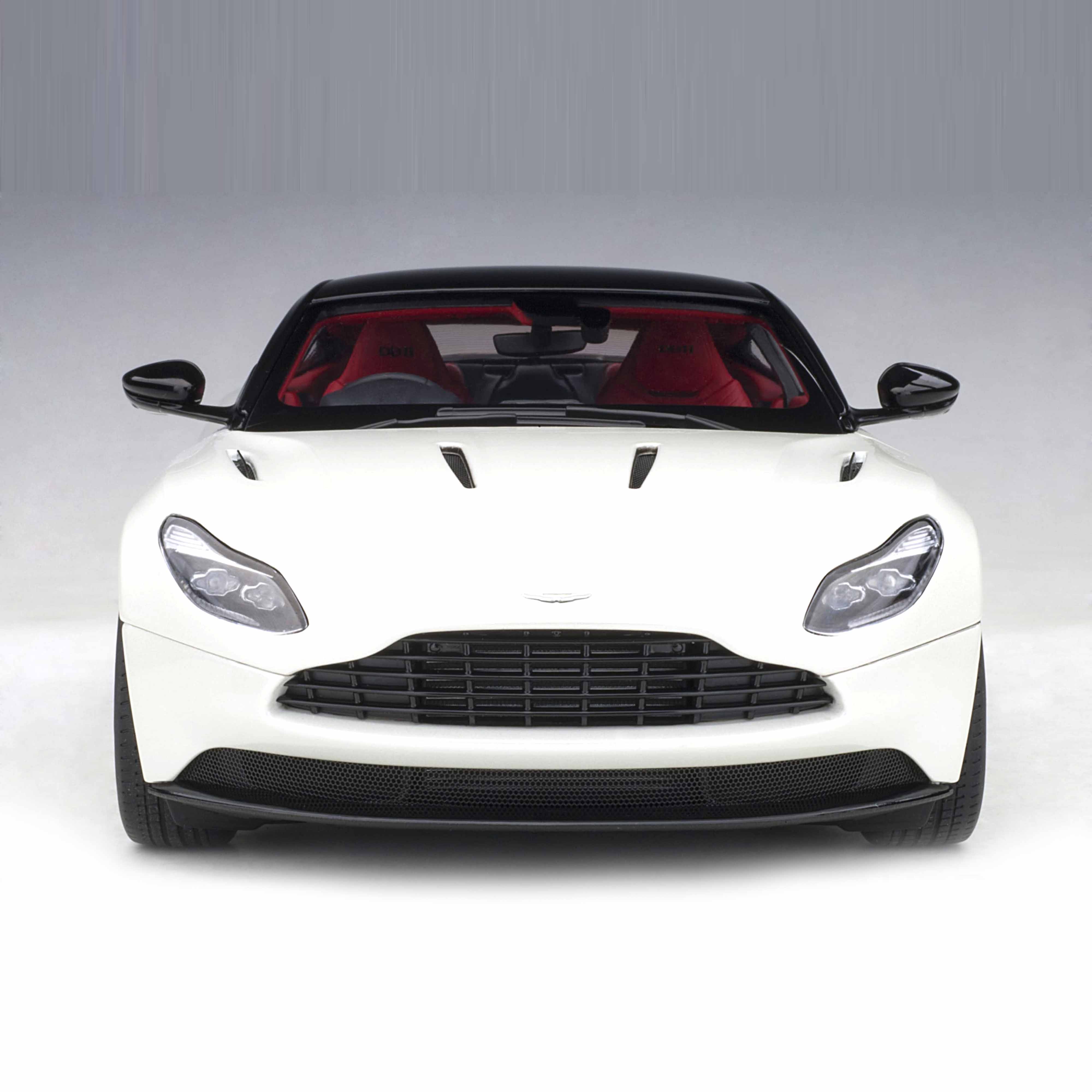 Aston Martin DB11 Givre du matin Blanc 1/18