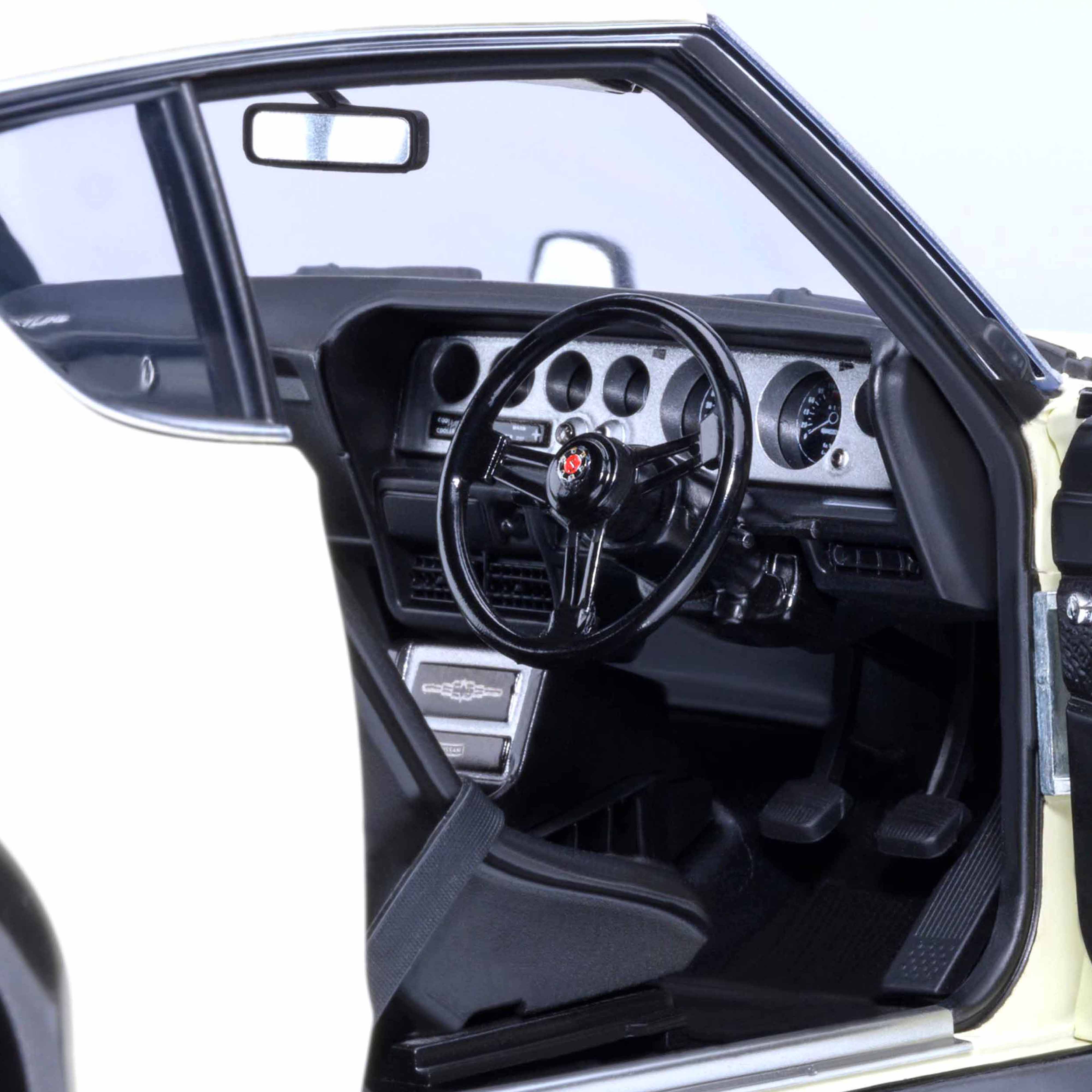 Nissan Skyline 2000 GT-R (KPGC110) Blanc 1/18