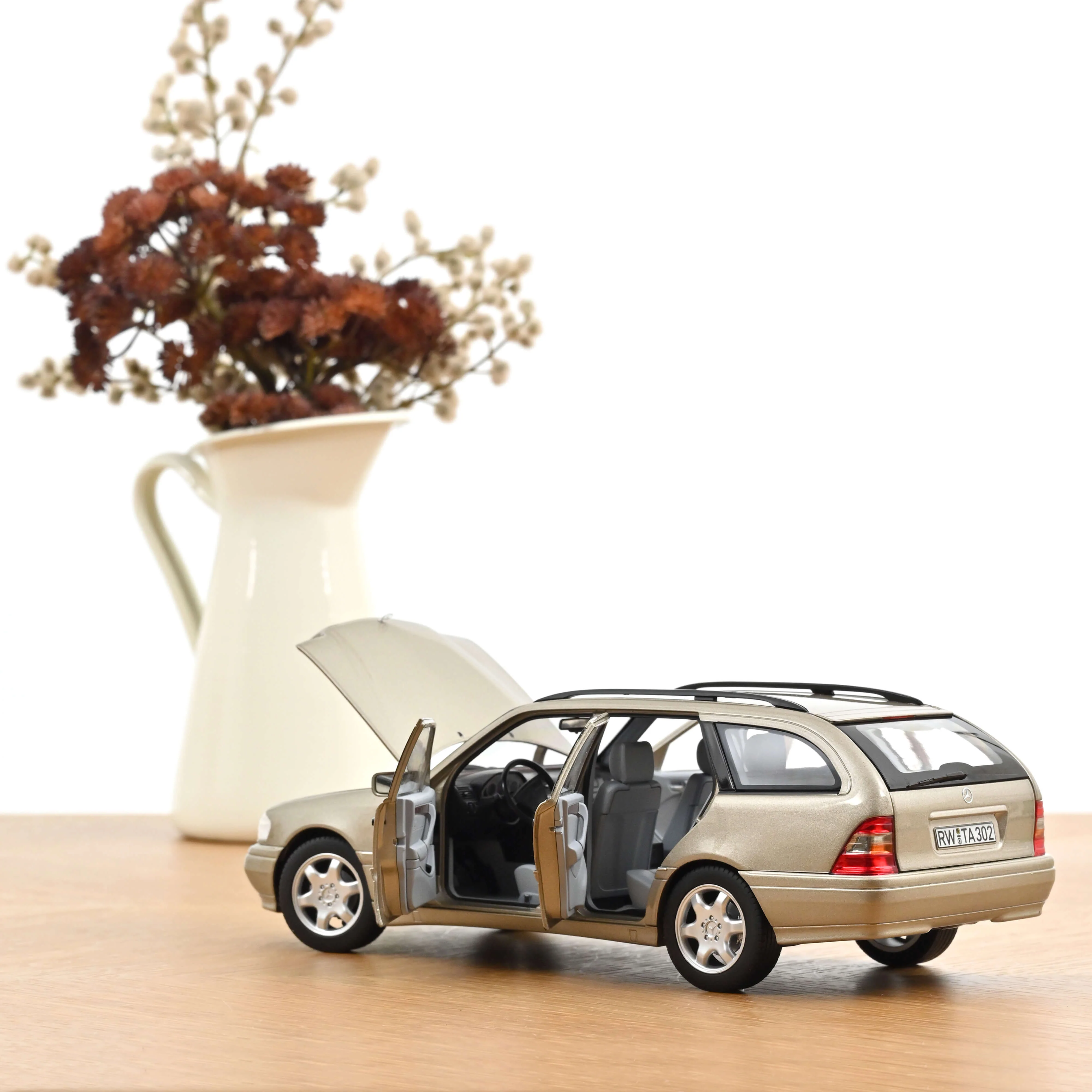 Mercedes-Benz C-Class T-Model 1997 Argent Fumé 1/18