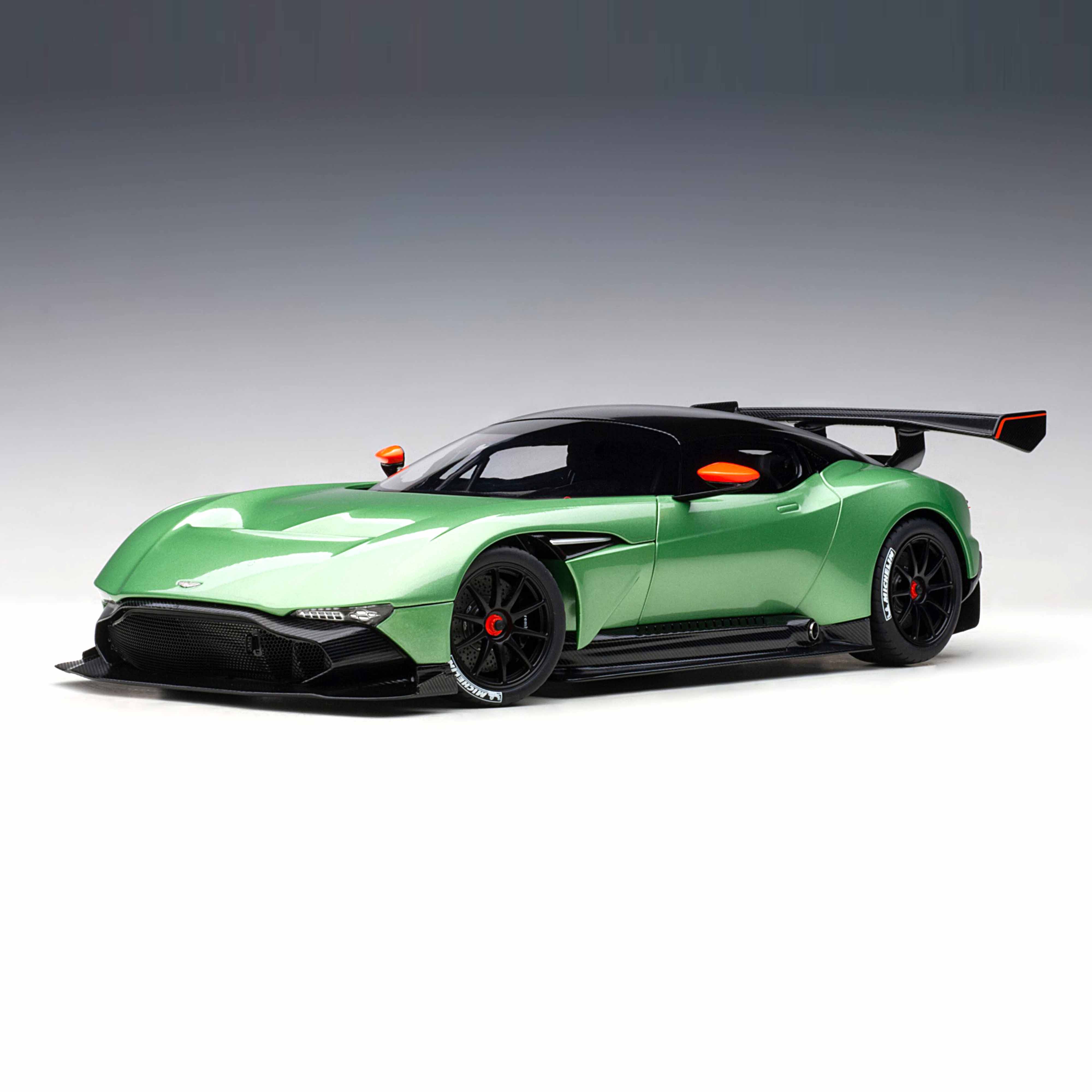 Aston Martin Vulcan 2015 Vert Pommier Métallisé 1/18
