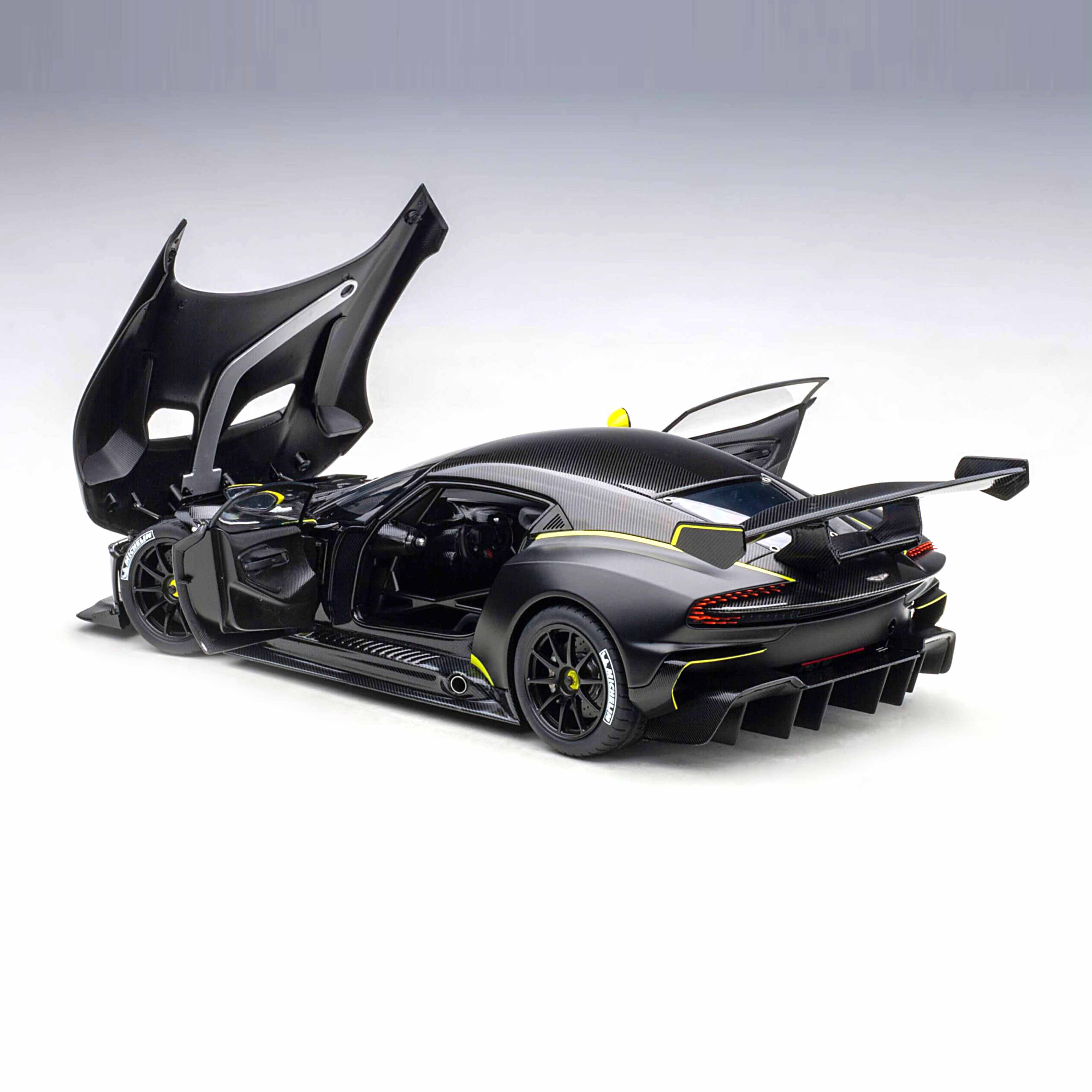 Aston Martin Vulcan Noir Mat 1/18