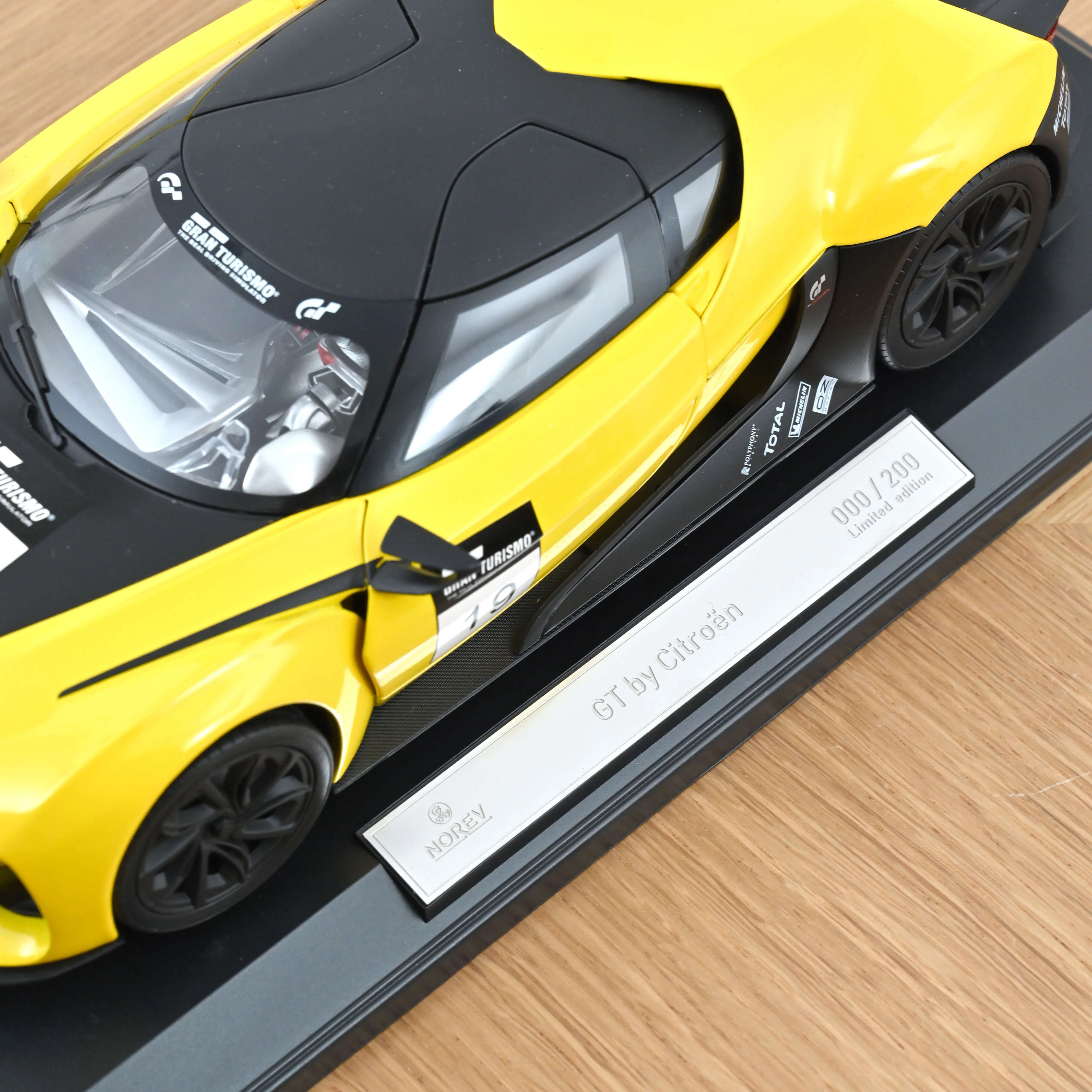GT by Citroën 2008 Jaune et Noir Concept Car 1/18 - 200pcs