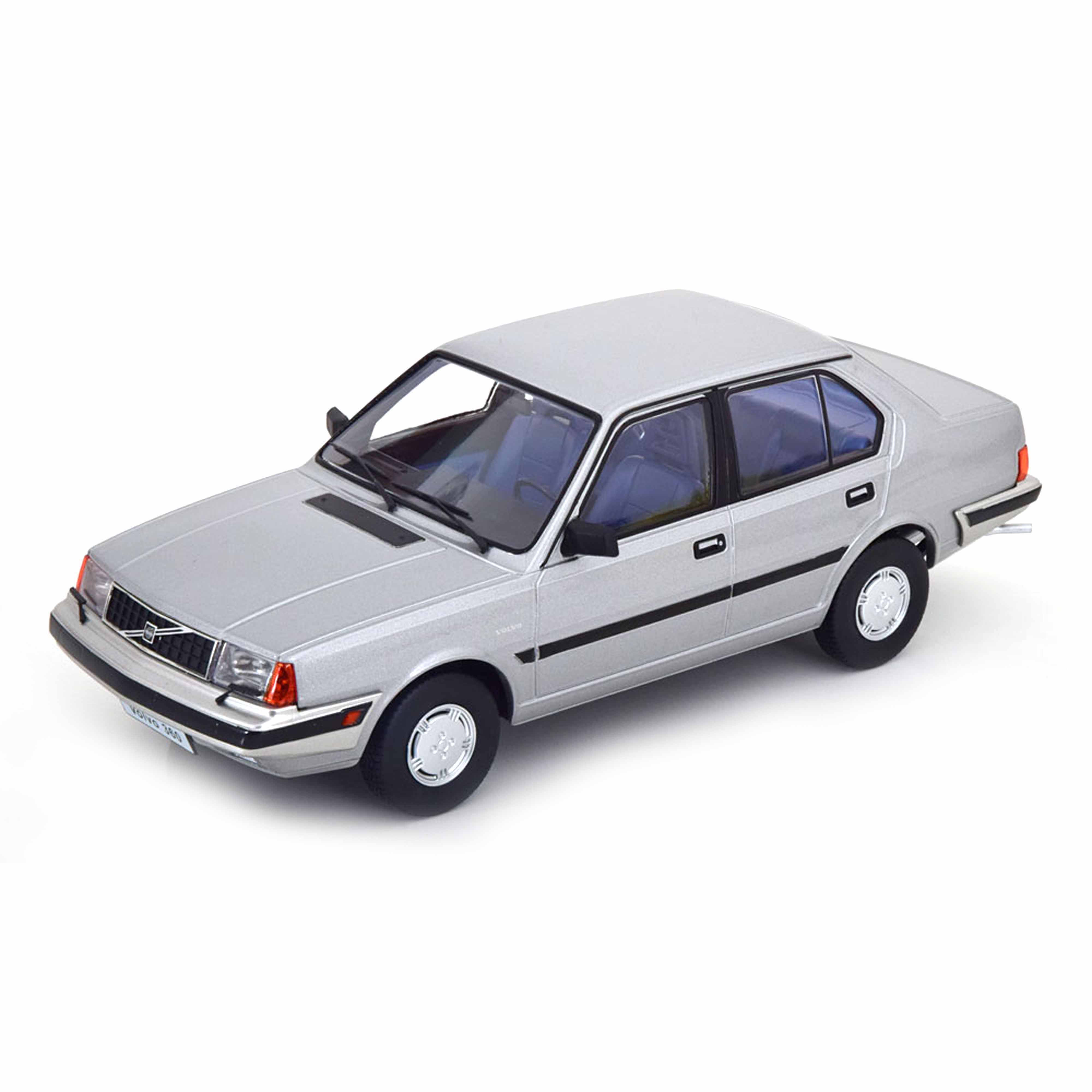 Volvo 360 1987 Argent 1/18