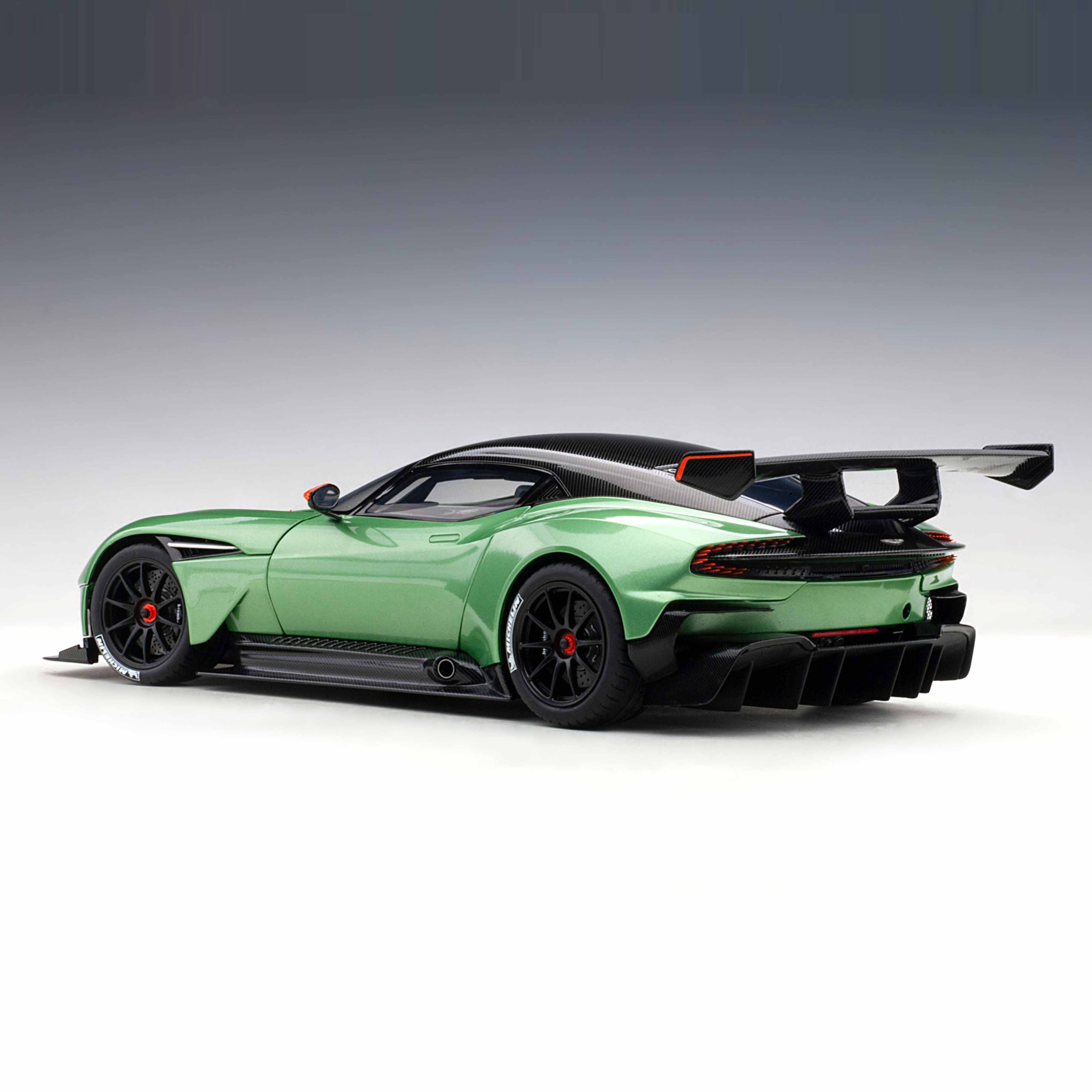 Aston Martin Vulcan 2015 Vert Pommier Métallisé 1/18