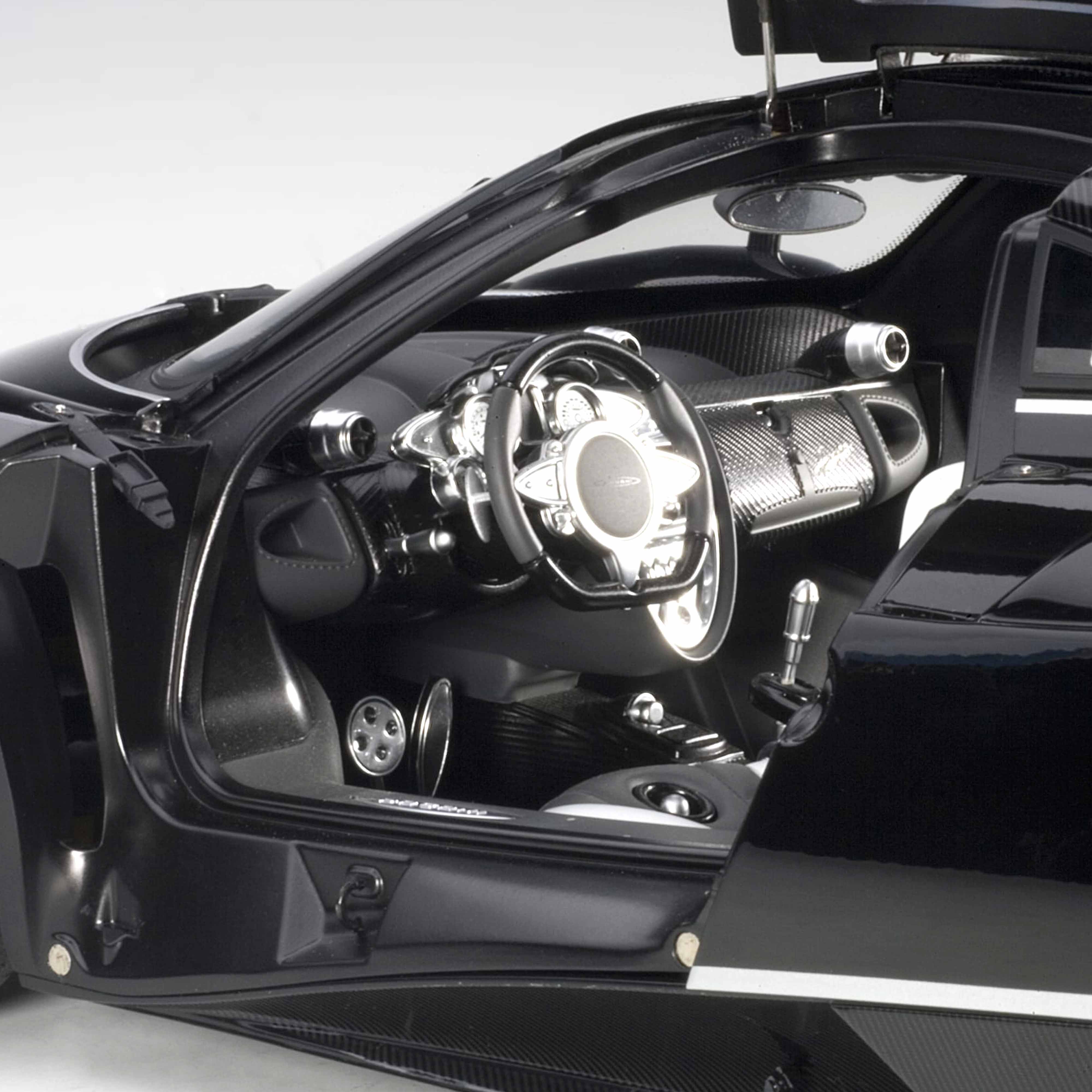 Pagani Huayra Noir 1/12