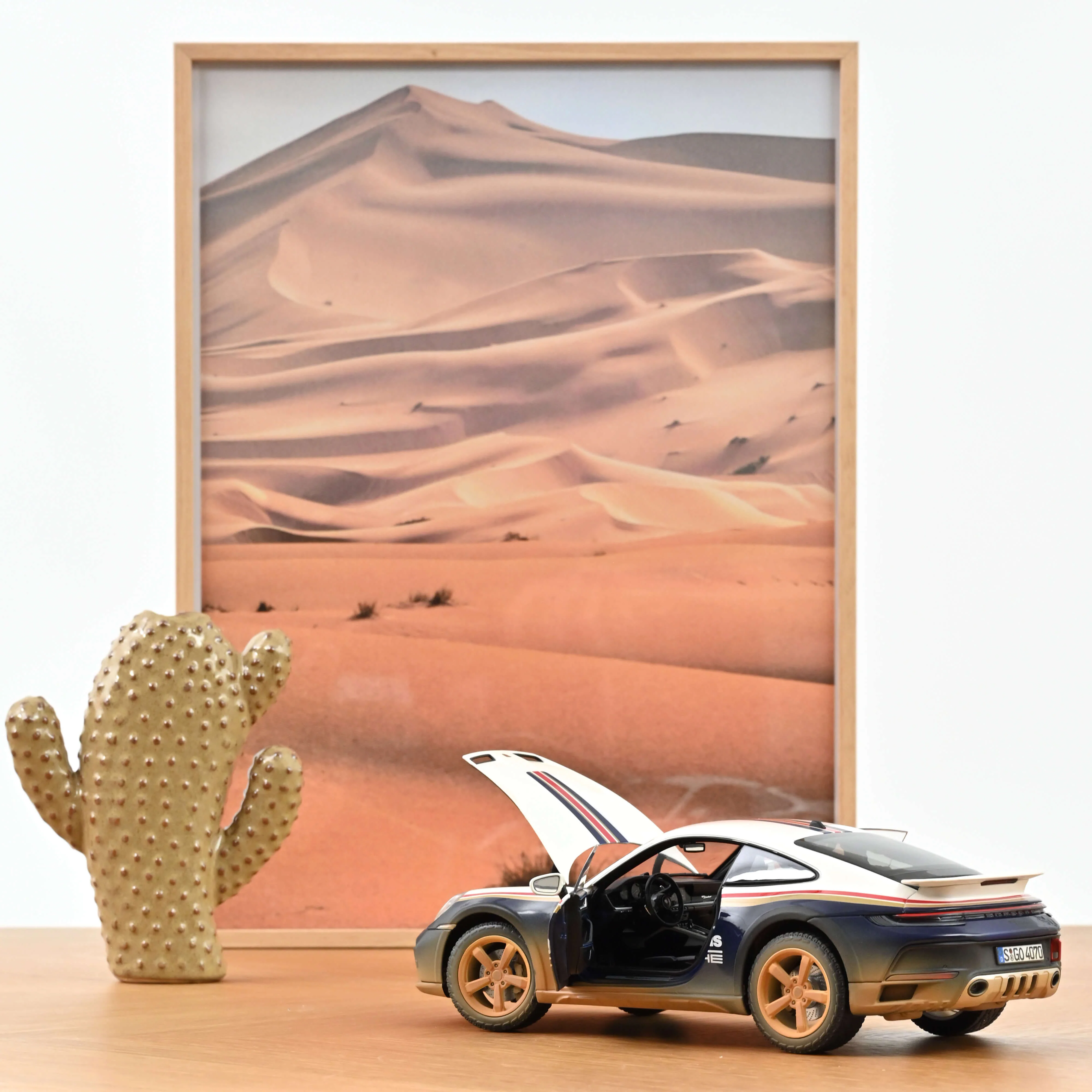 Porsche 911 Dakar Roughroads effet sable 1/18 - 500pcs