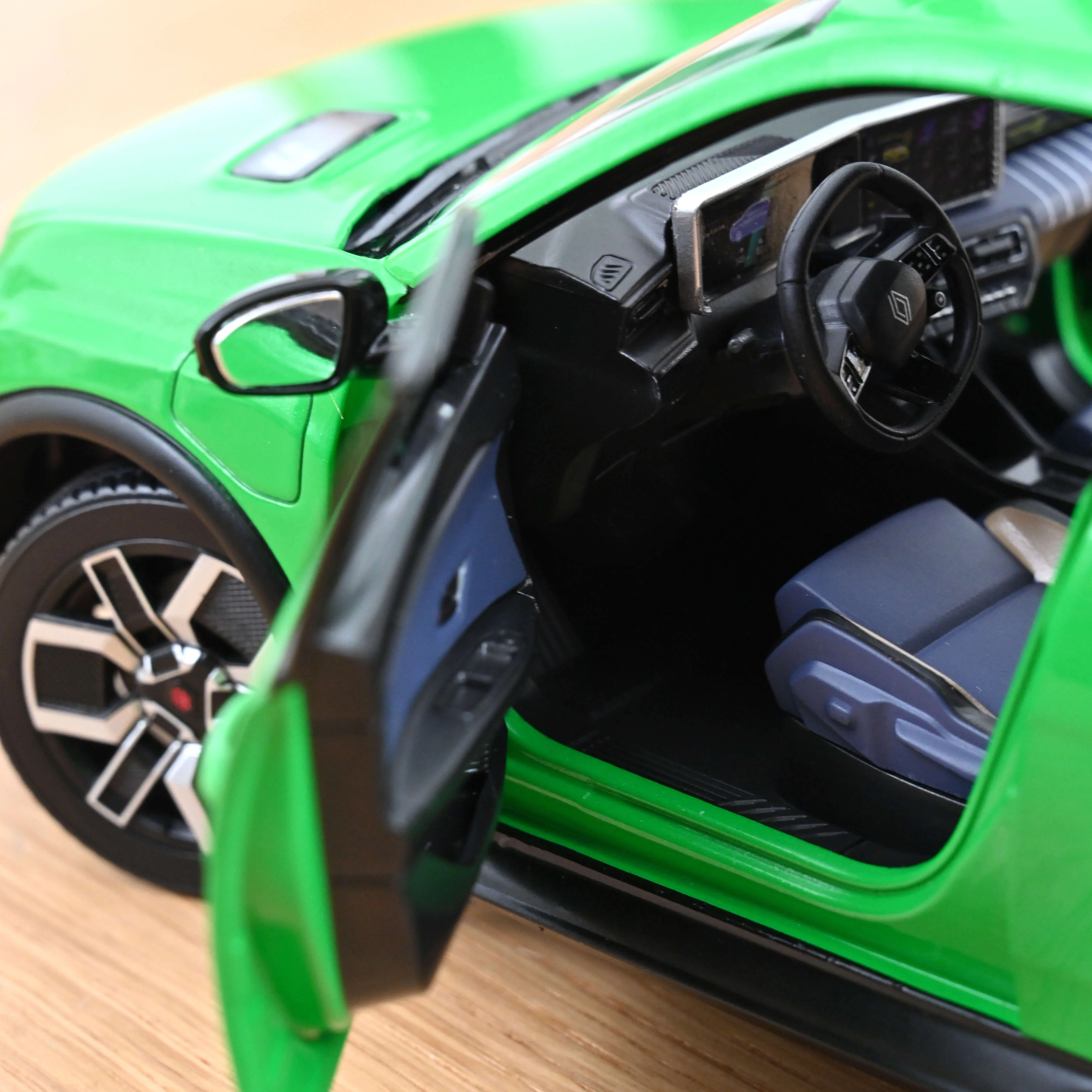 Renault 5 E-Tech Electrique 2024 Vert Pop 1/18 - 200 pcs