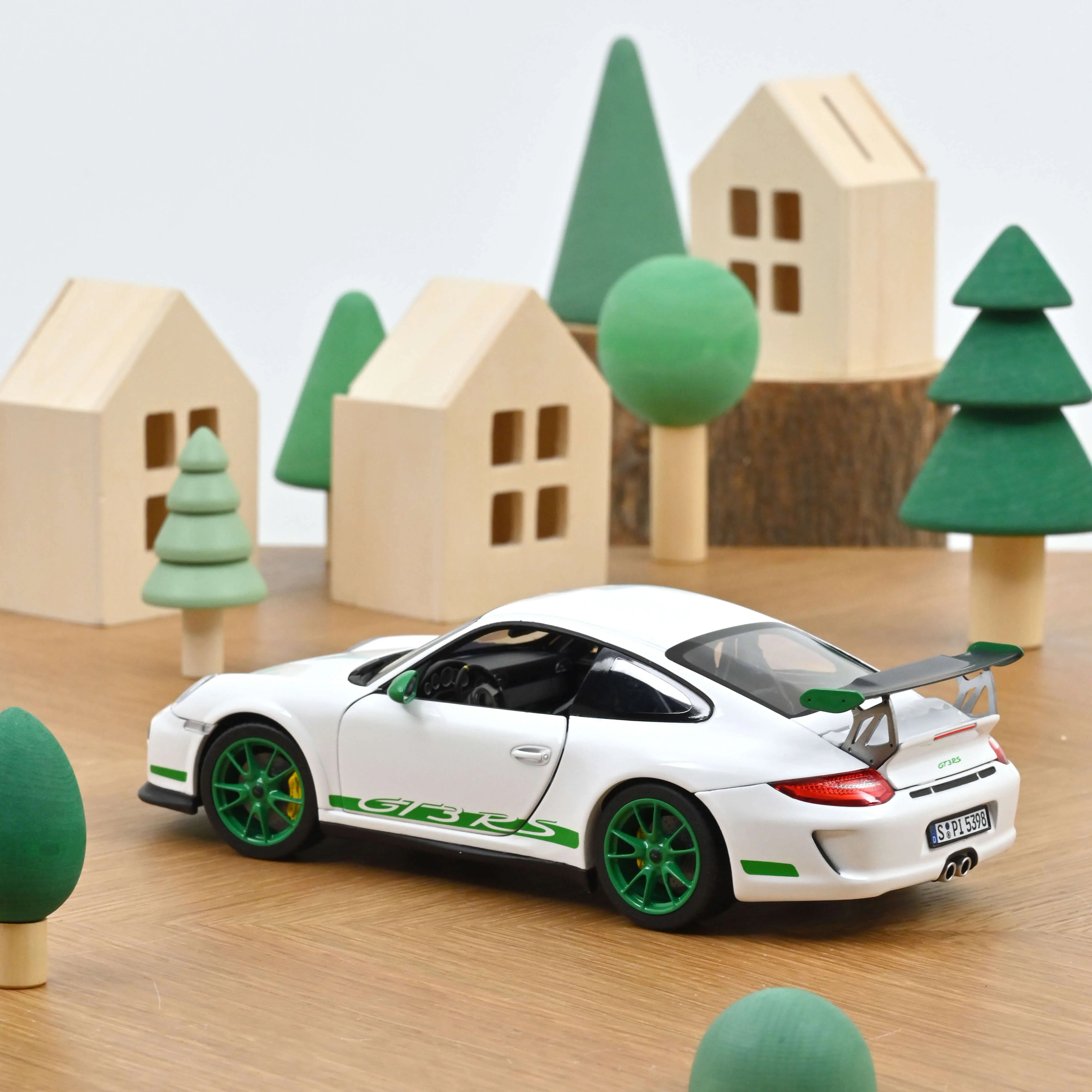 Porsche 911 GT3 RS 2009 Blanc et Vert Python 1/18 - 300pcs