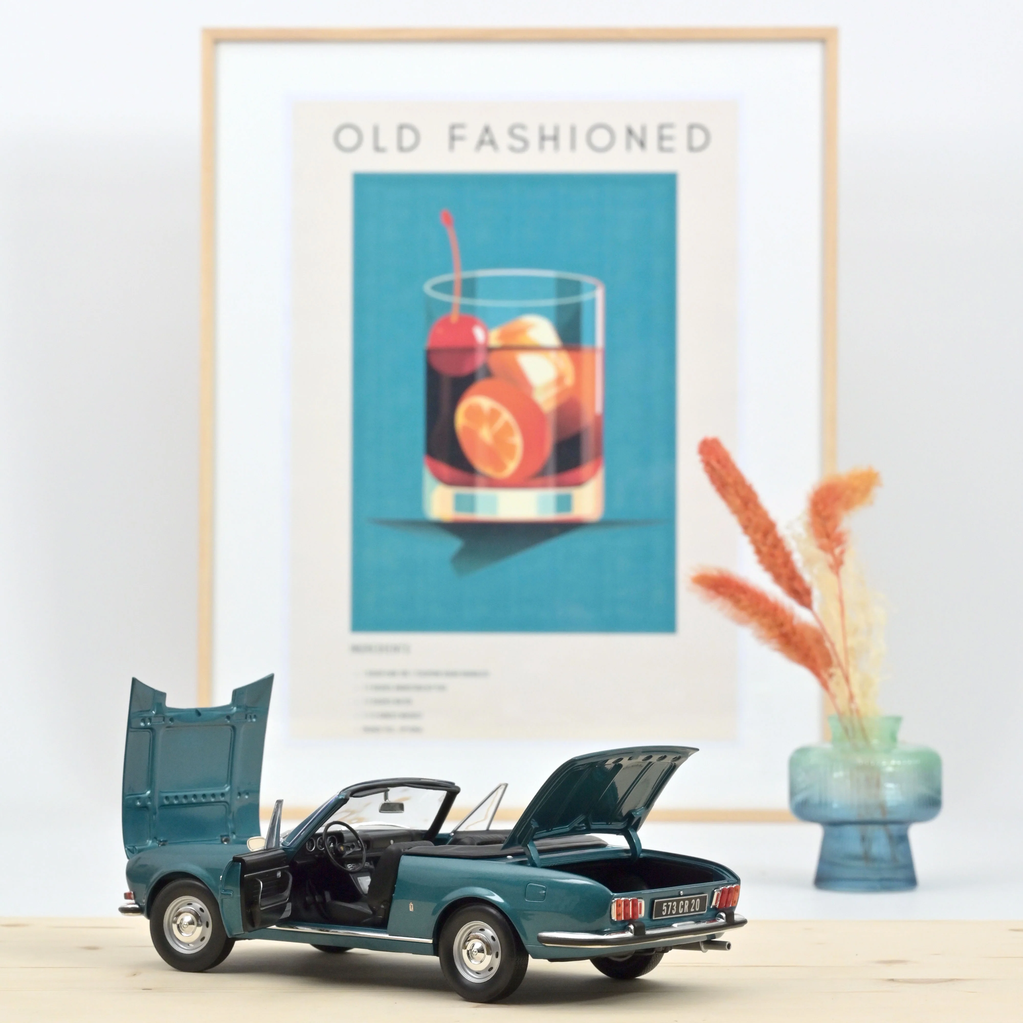 Peugeot 504 Cabriolet 1969 Bleu Métallique 1/18 - 250pcs