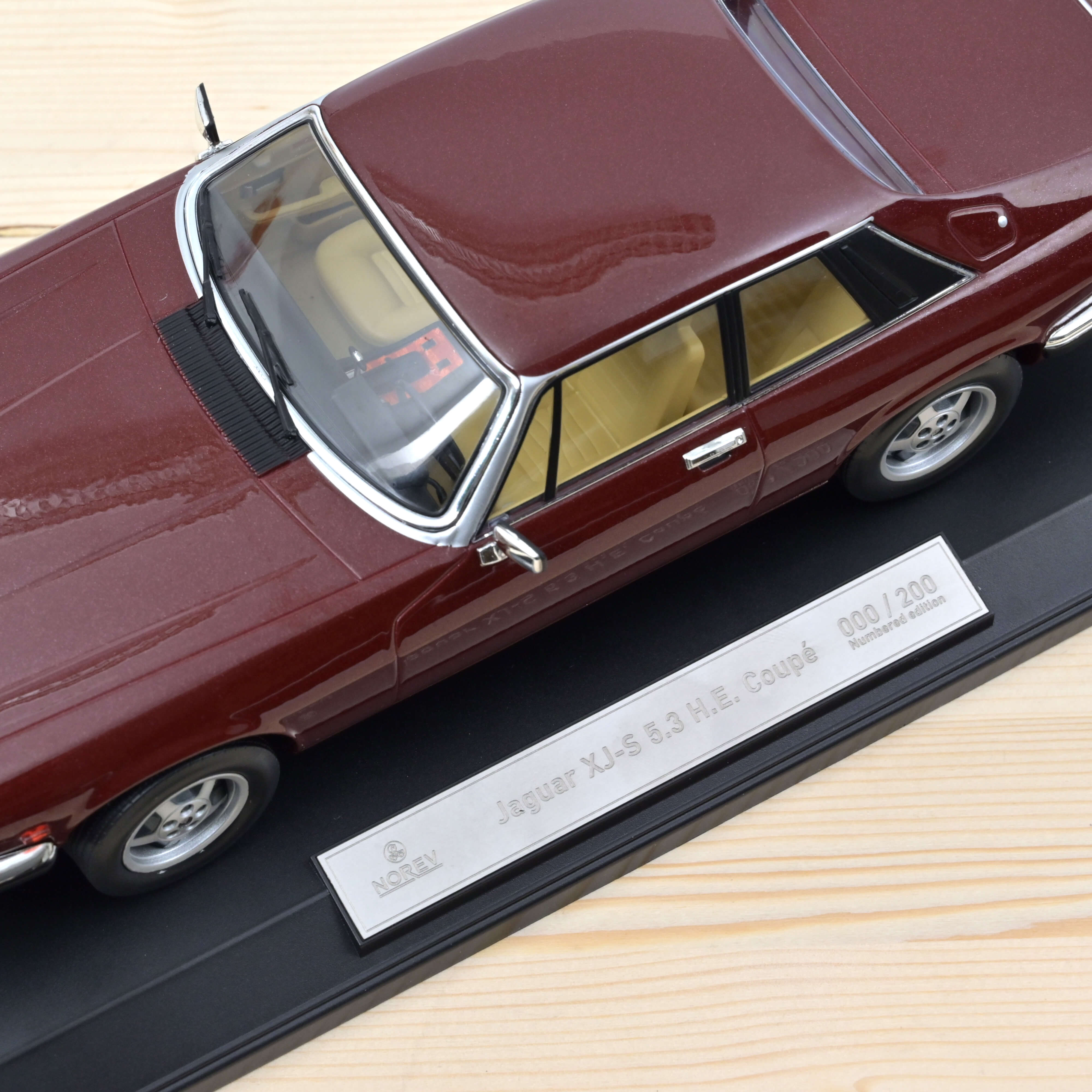 Jaguar XJ-S 5.3 H.E. Coupé 1982 Rouge métallisé 1/18 - 200pcs