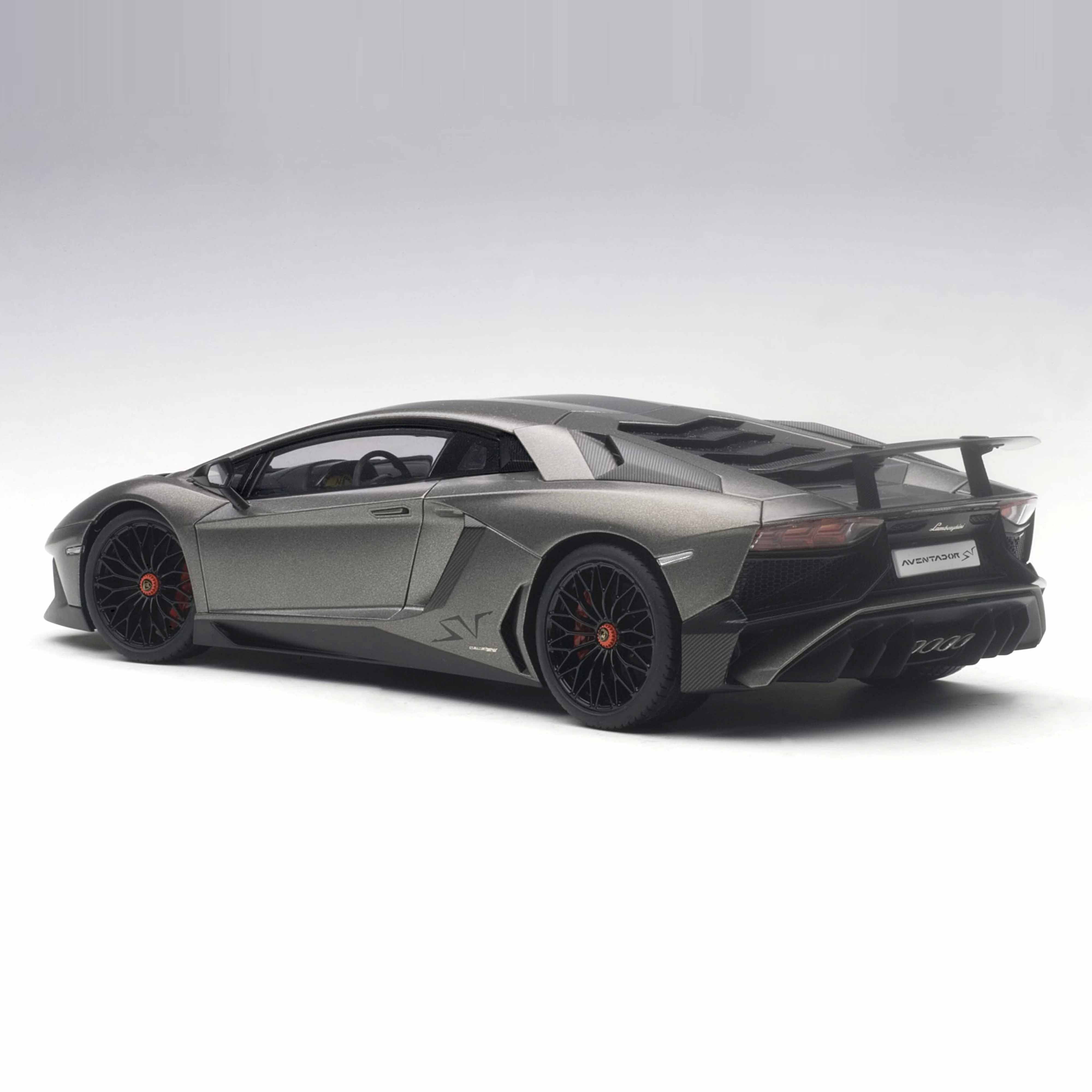 Lamborghini Aventador LP750-4 SV 2015 Gris Titan/Gris Mat 1/18