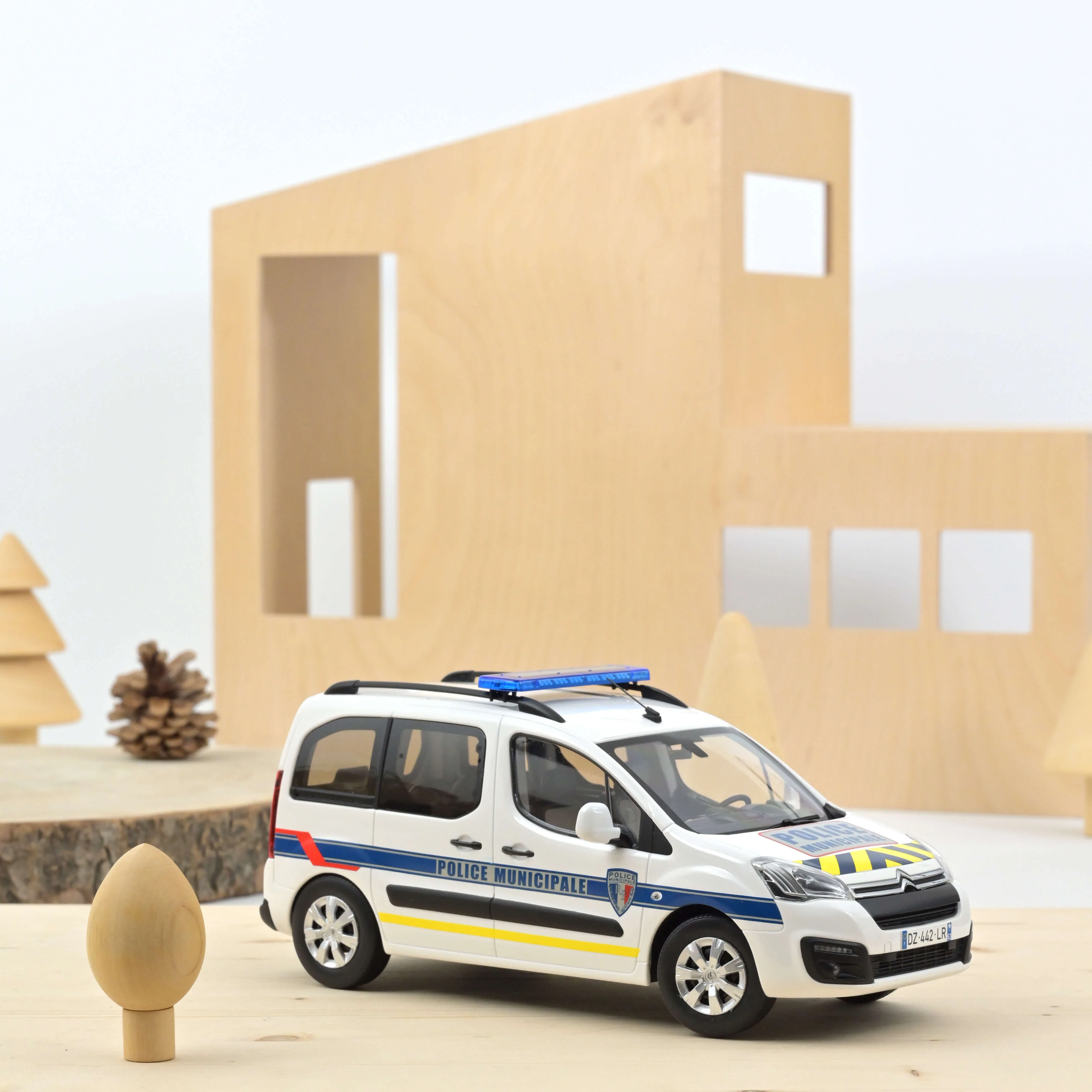 Citroën Berlingo 2016 Police Municipale 1/18 - 100pcs