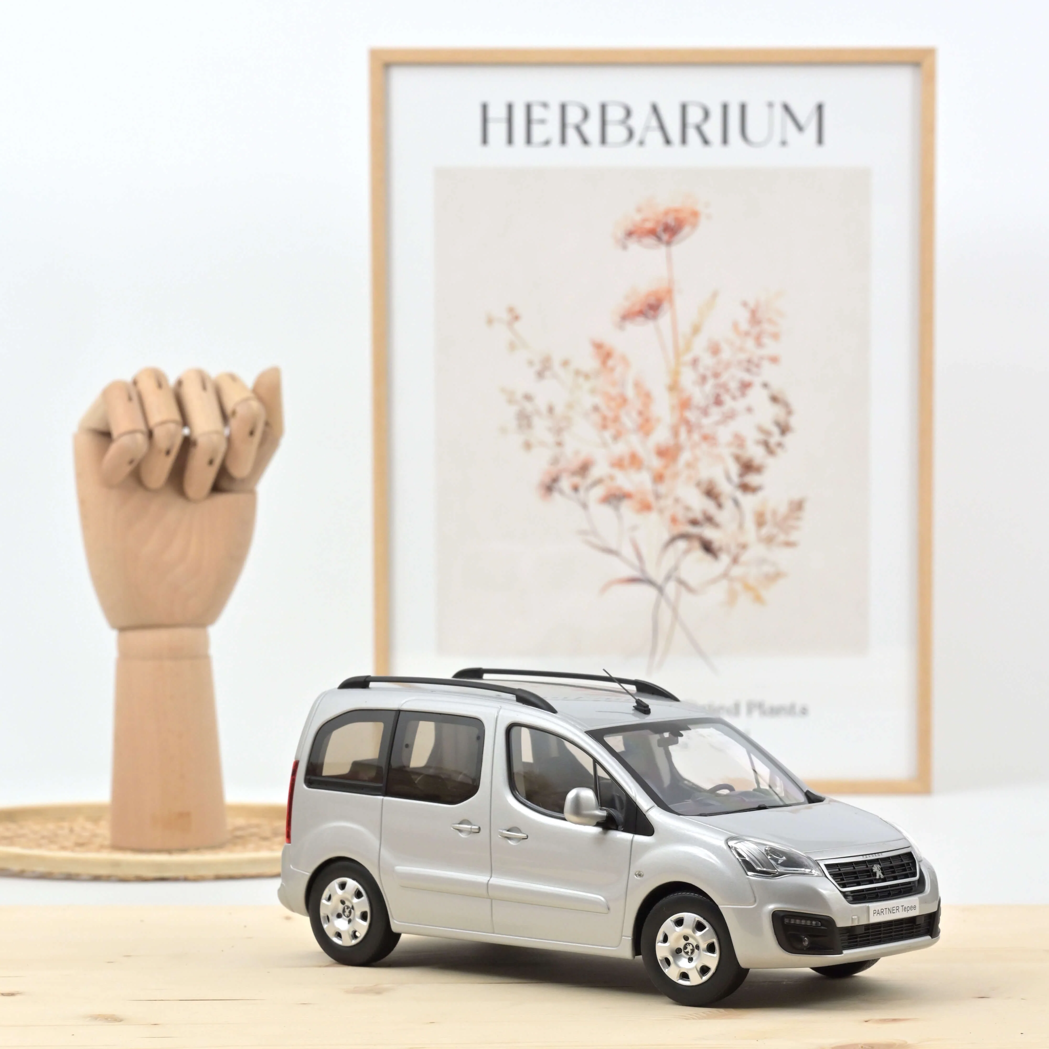 Peugeot Partner 2016 Argent 1/18 - 150pcs