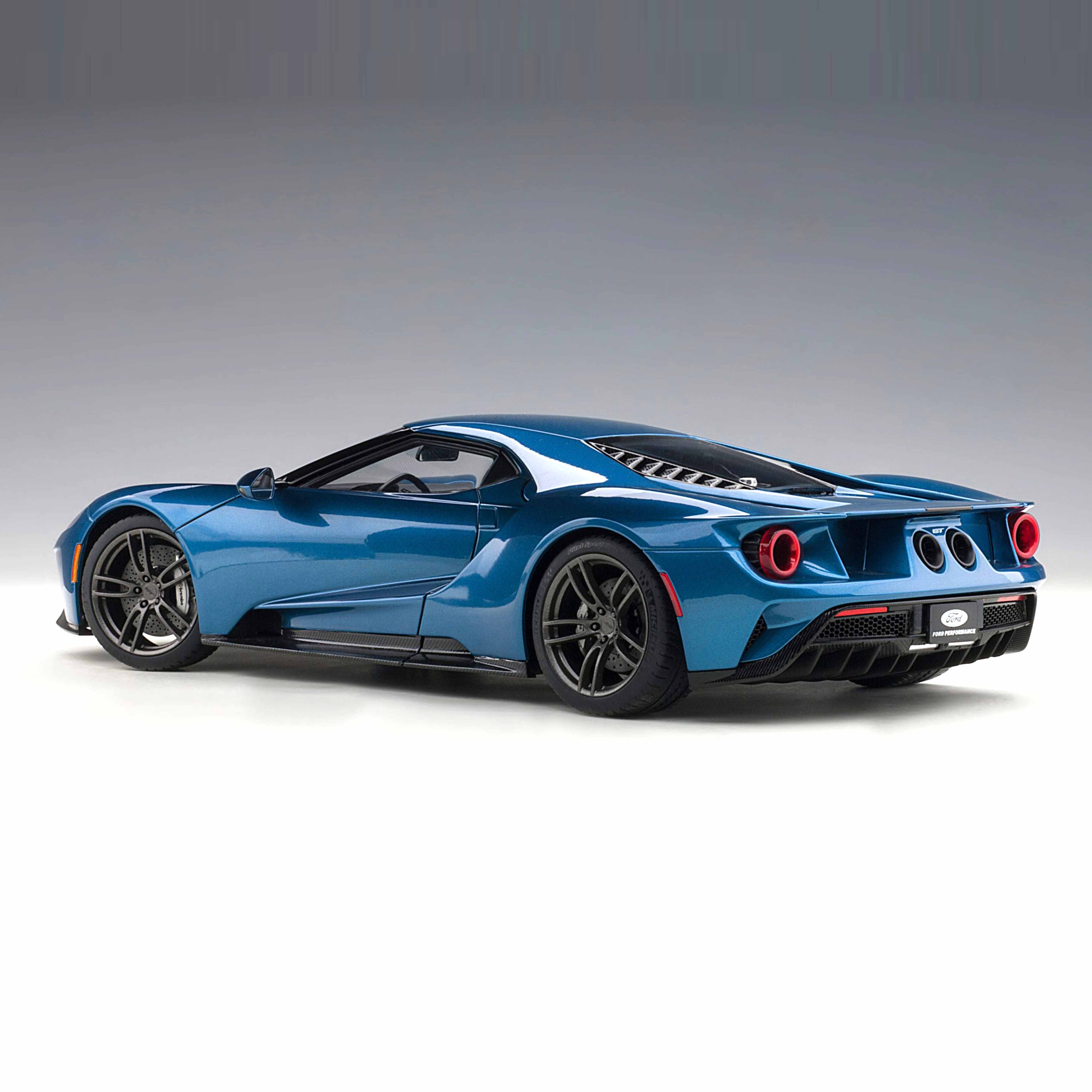 Ford GT 2017 Bleu liquide 1/18
