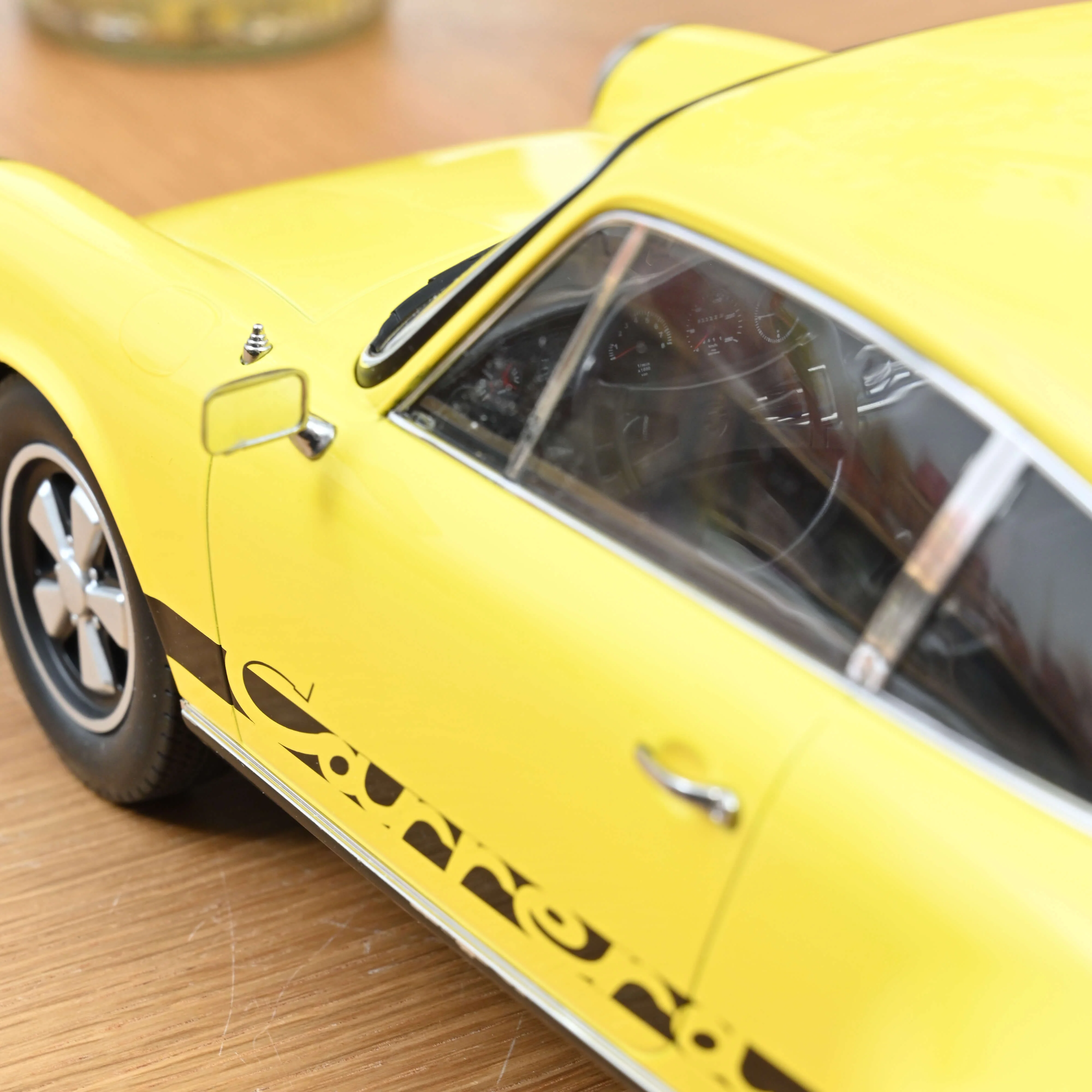 Porsche 911 Carrera RS 2.7 1973 Jaune clair 1/12 - 200 pcs