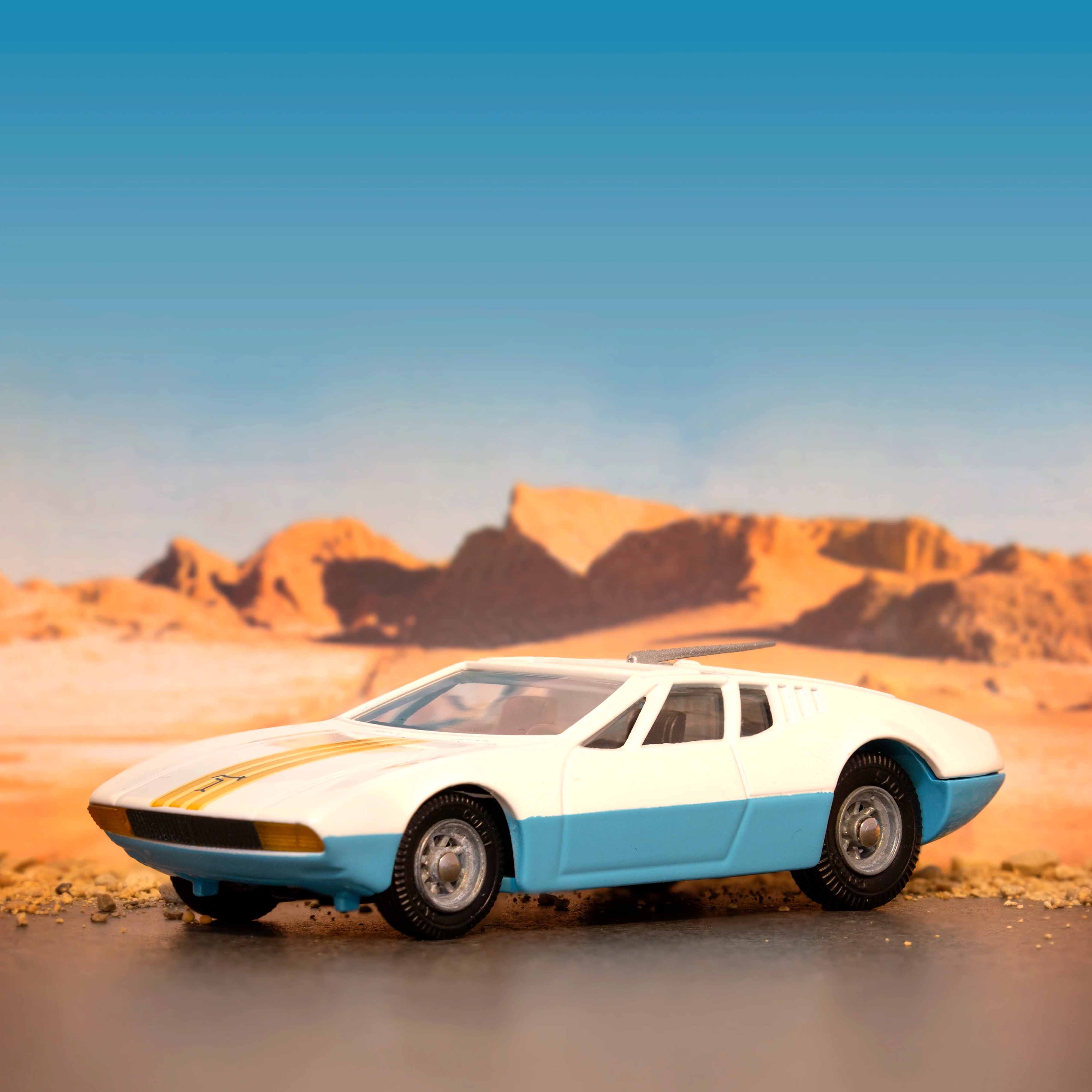 Ghia 5000 Mangusta avec châssis De Tomaso 1/44 - n°271