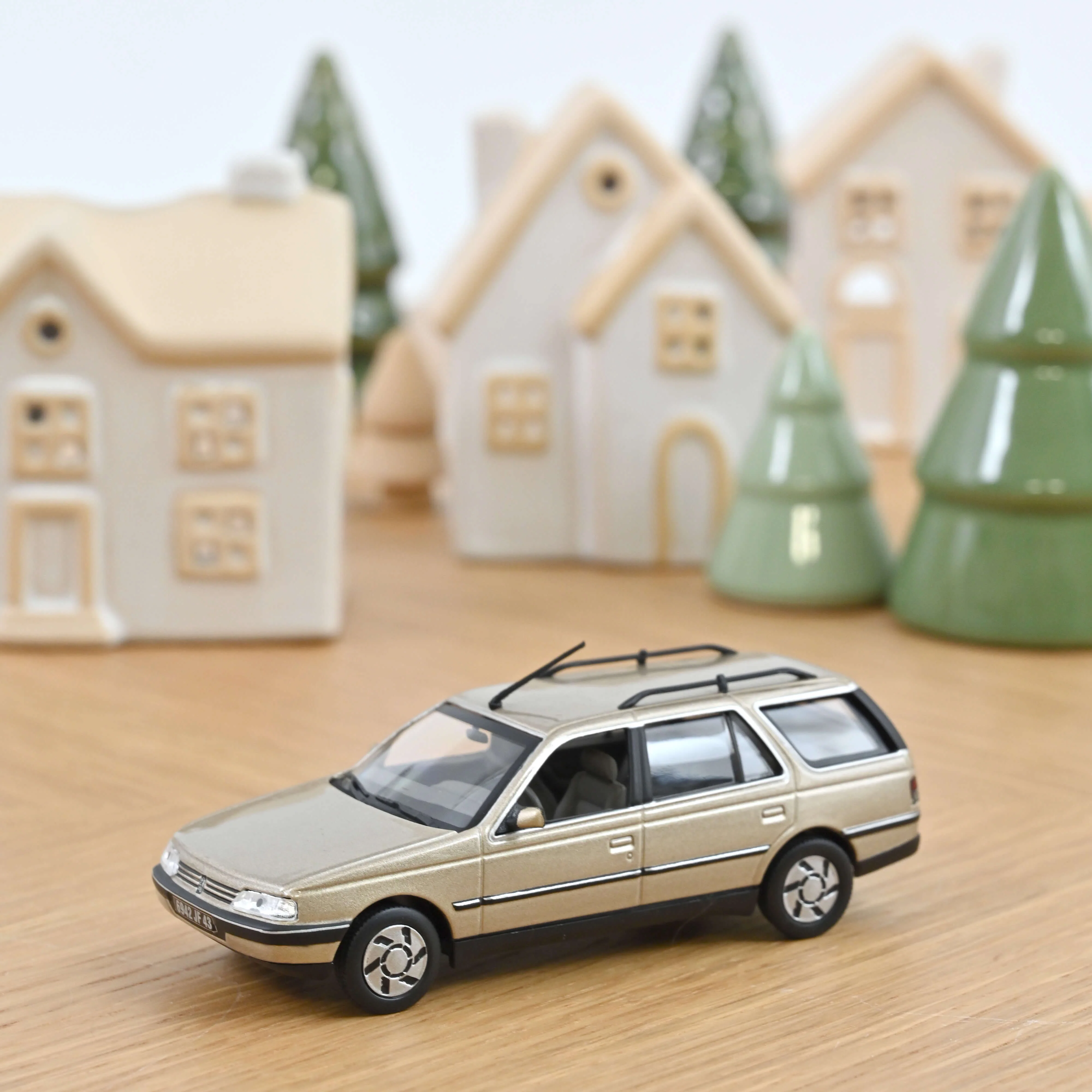 Peugeot 405 Break 1991 Mayfair Beige métallisé 1/43