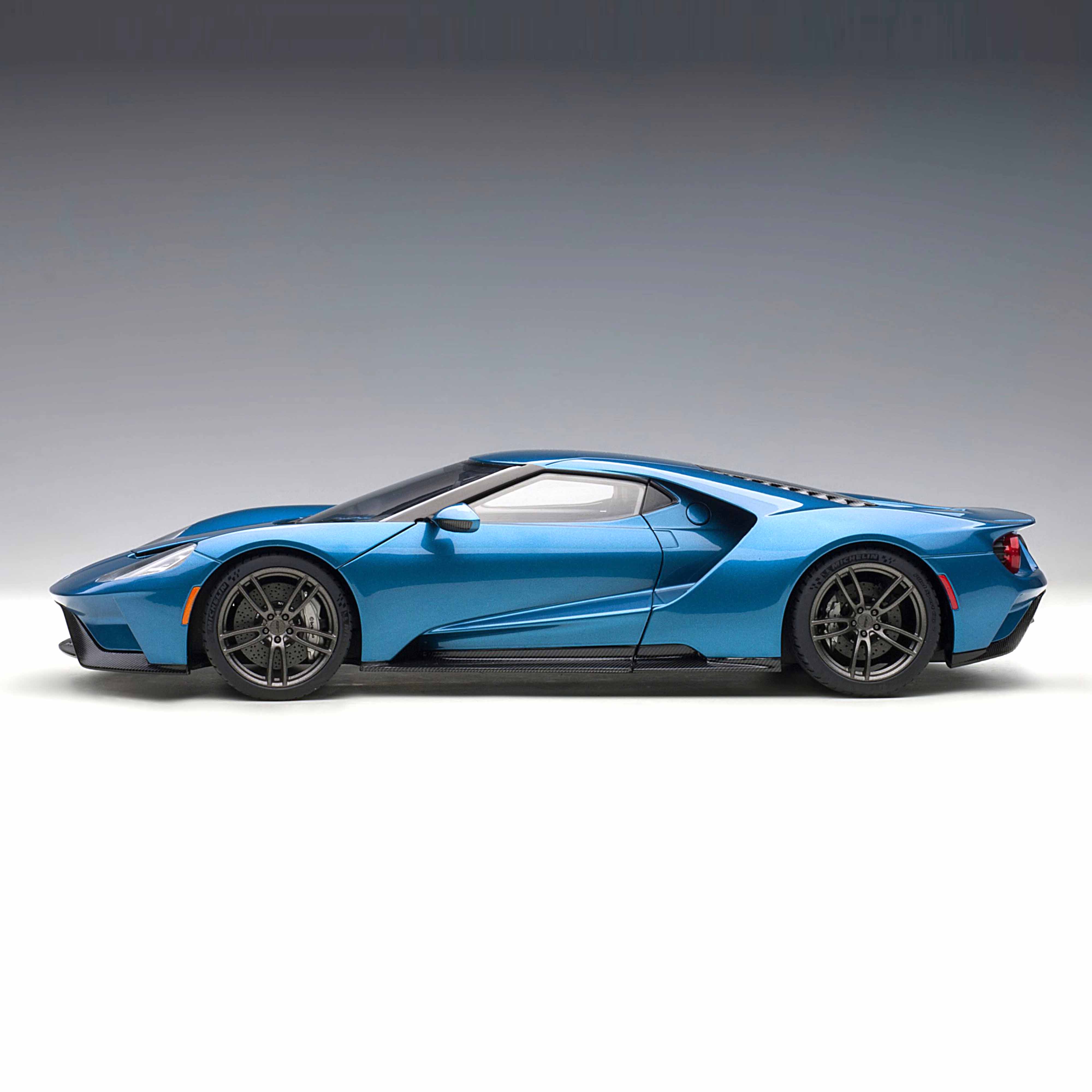 Ford GT 2017 Bleu liquide 1/18