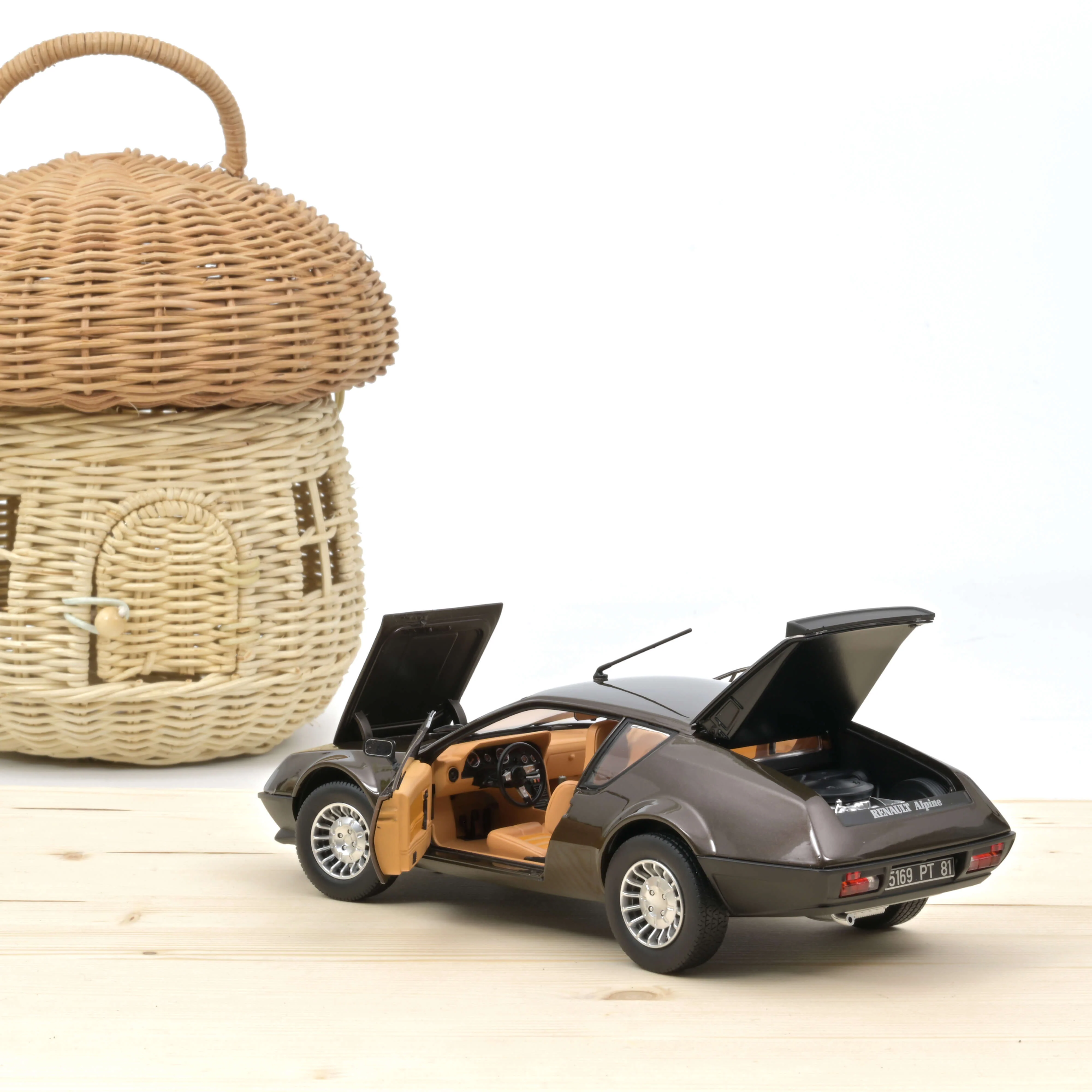 Alpine A310 V6 1981 Marron métallisé 1/18 - 200pcs