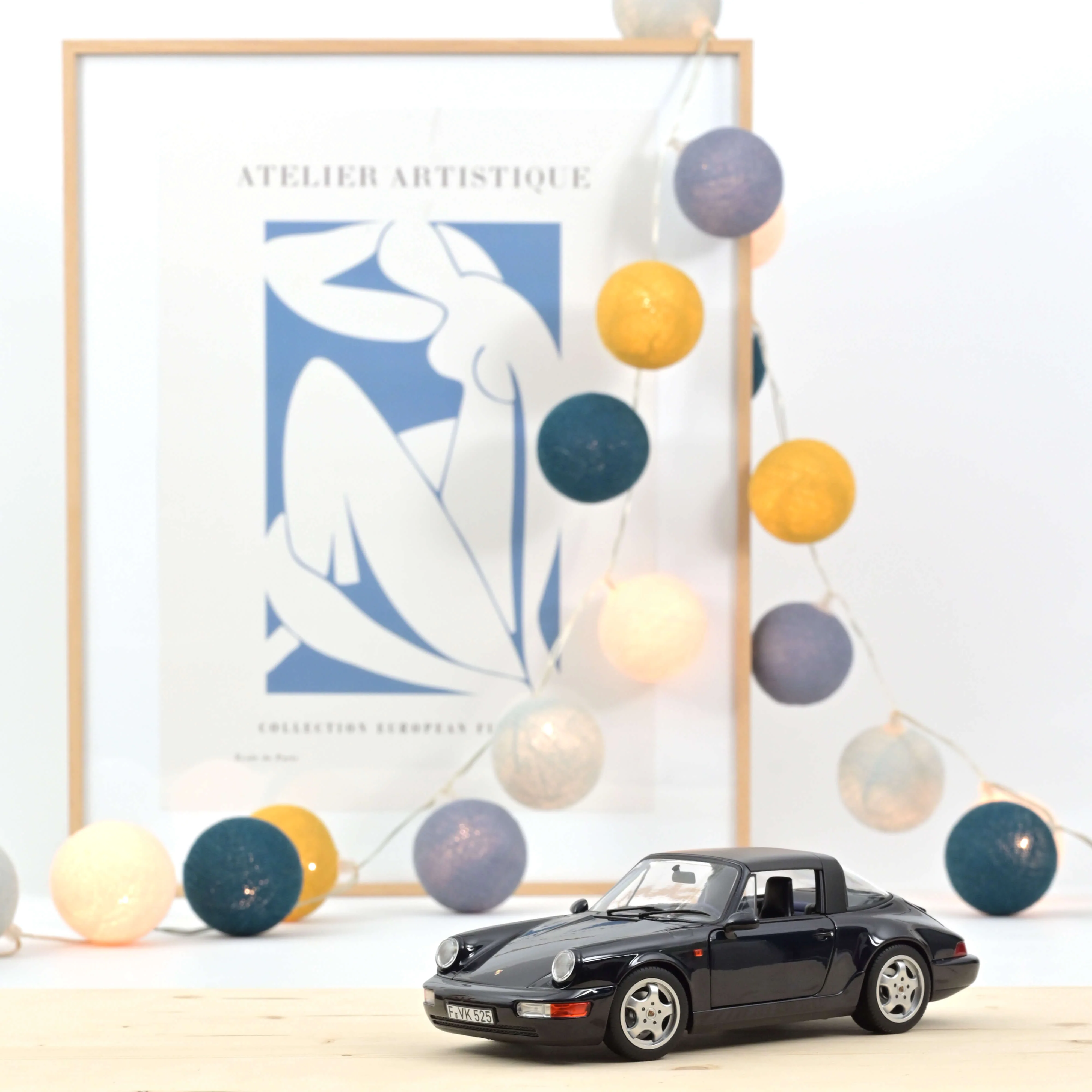 Porsche 911 Carrera 4 Targa 1991 Bleu métallisé 1/18