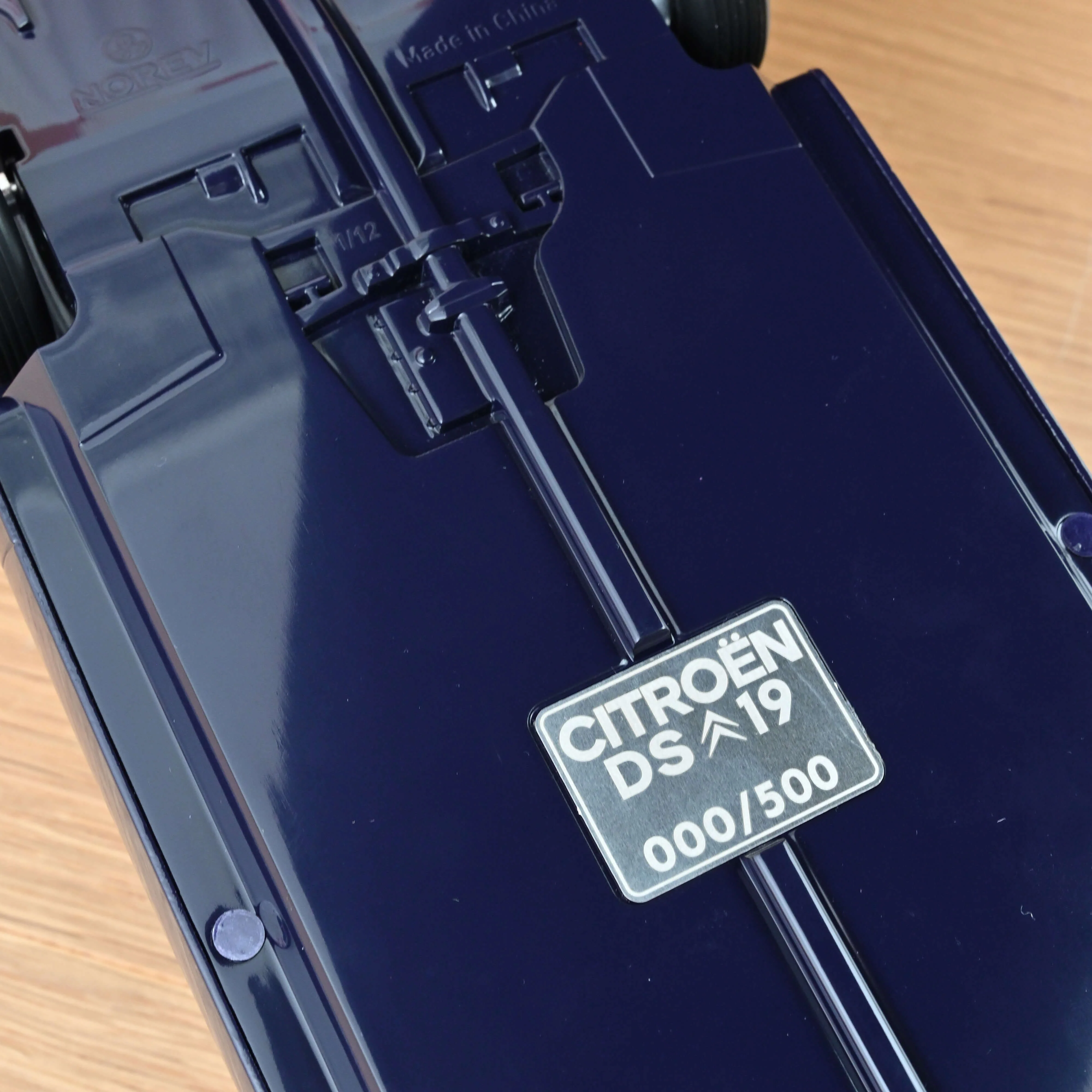 Citroën DS 19 1955 Aubergine et Champagne 1/12