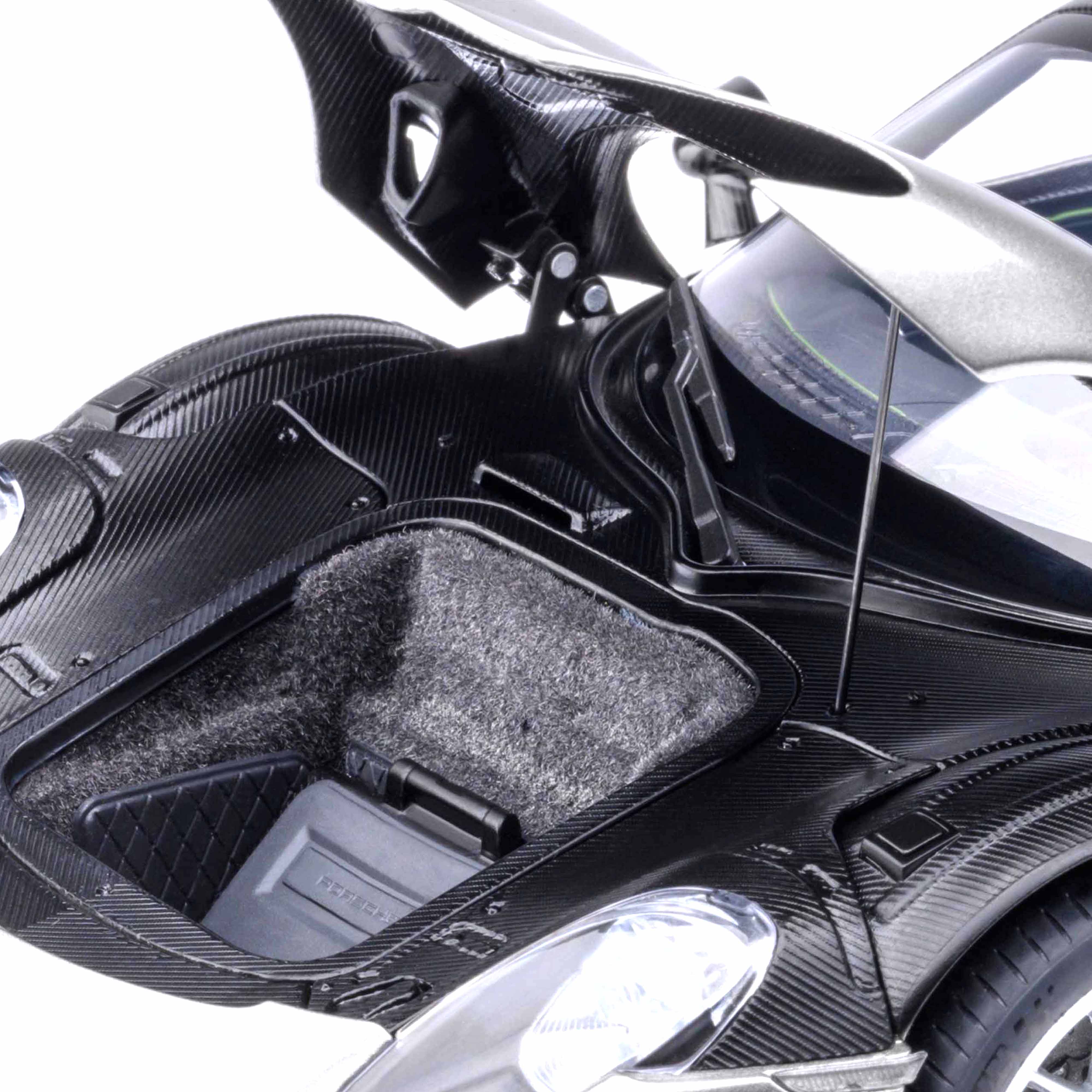 Porsche 918 Spyder Weissach Package Métal liquide argenté 1/18