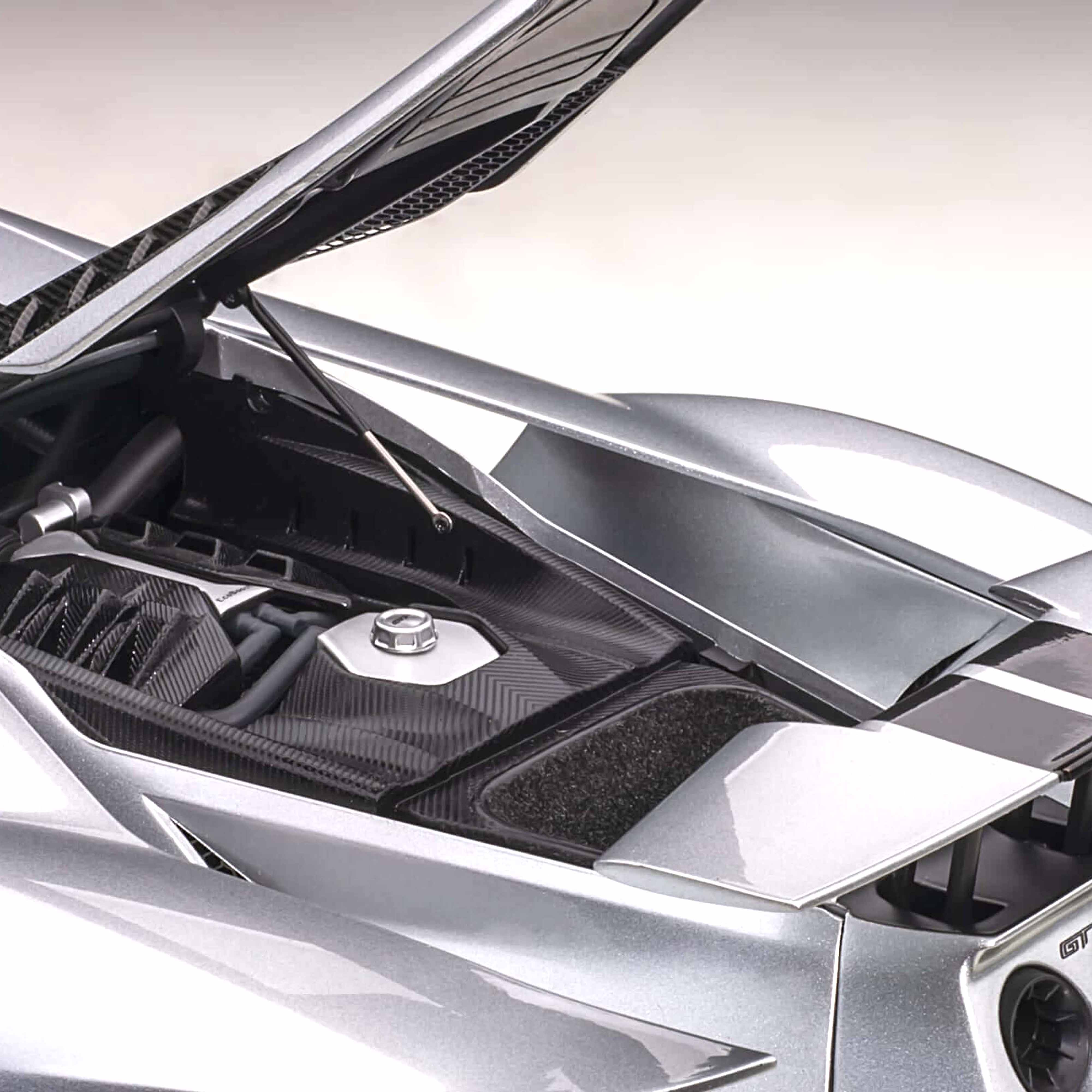 Ford GT 2017 Bandes argentées/noires 1/12