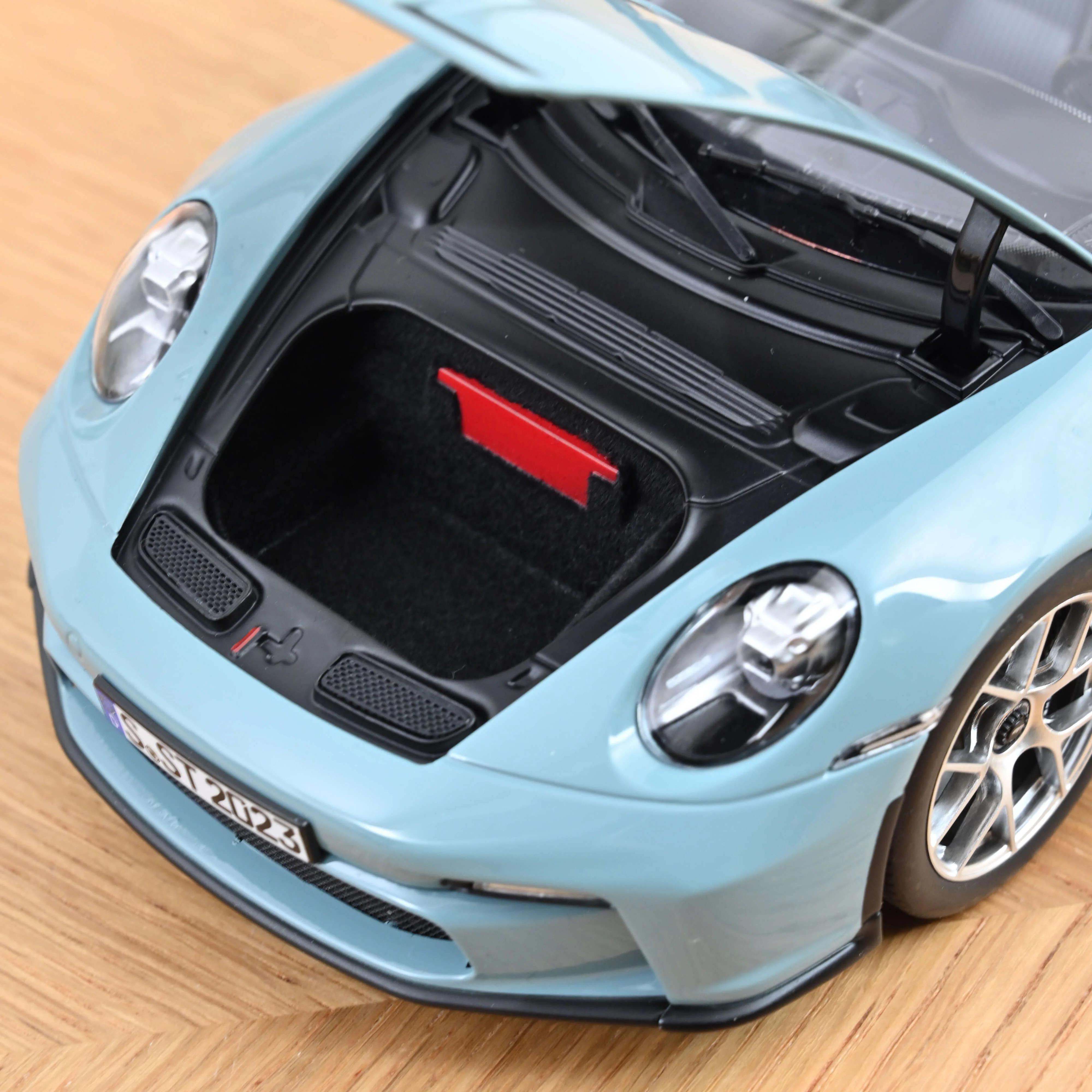 Porsche 911 S/T 2023 Bleu Meissen 1/18