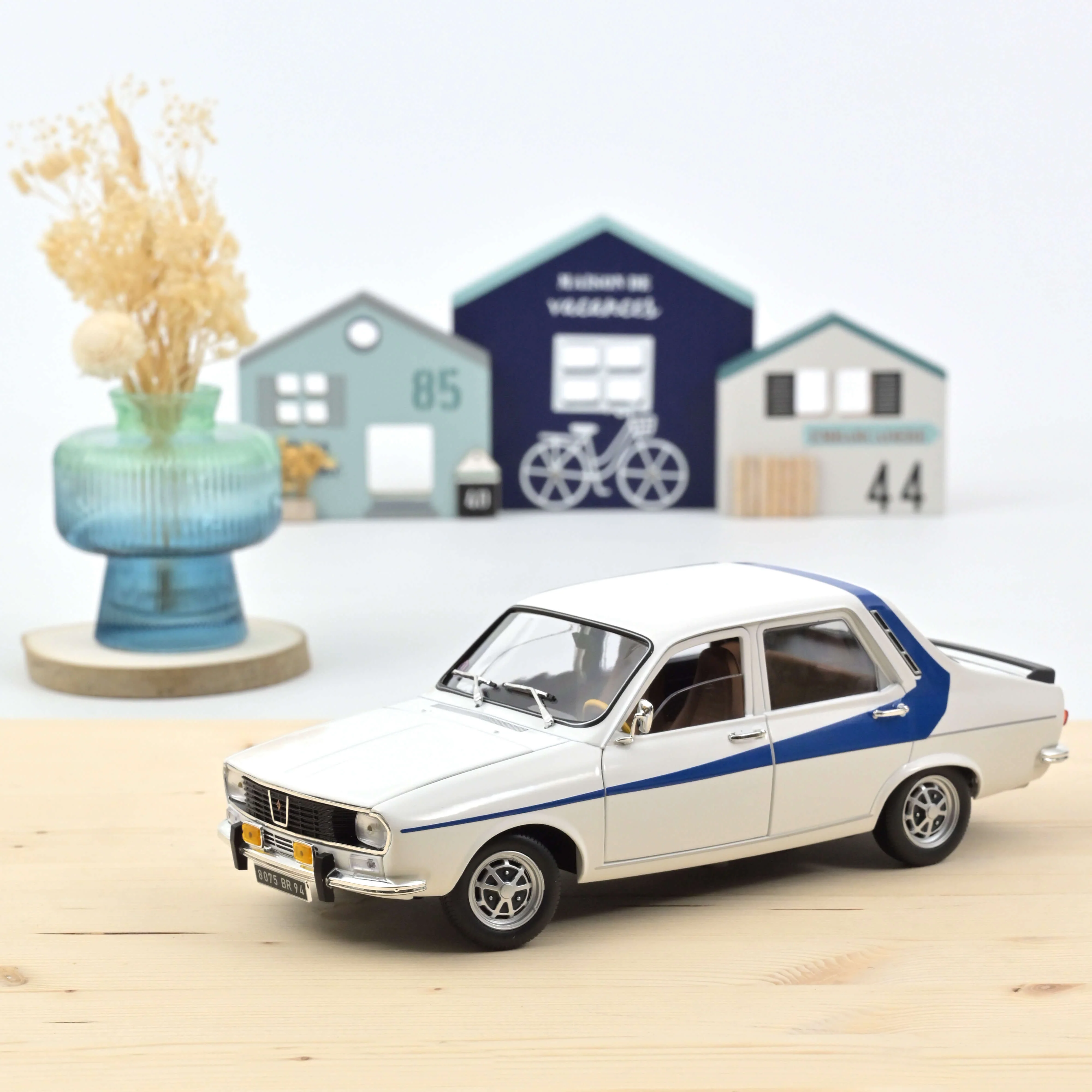 Renault 12 1984 Blanc et Bleu 1/18 - 300pcs