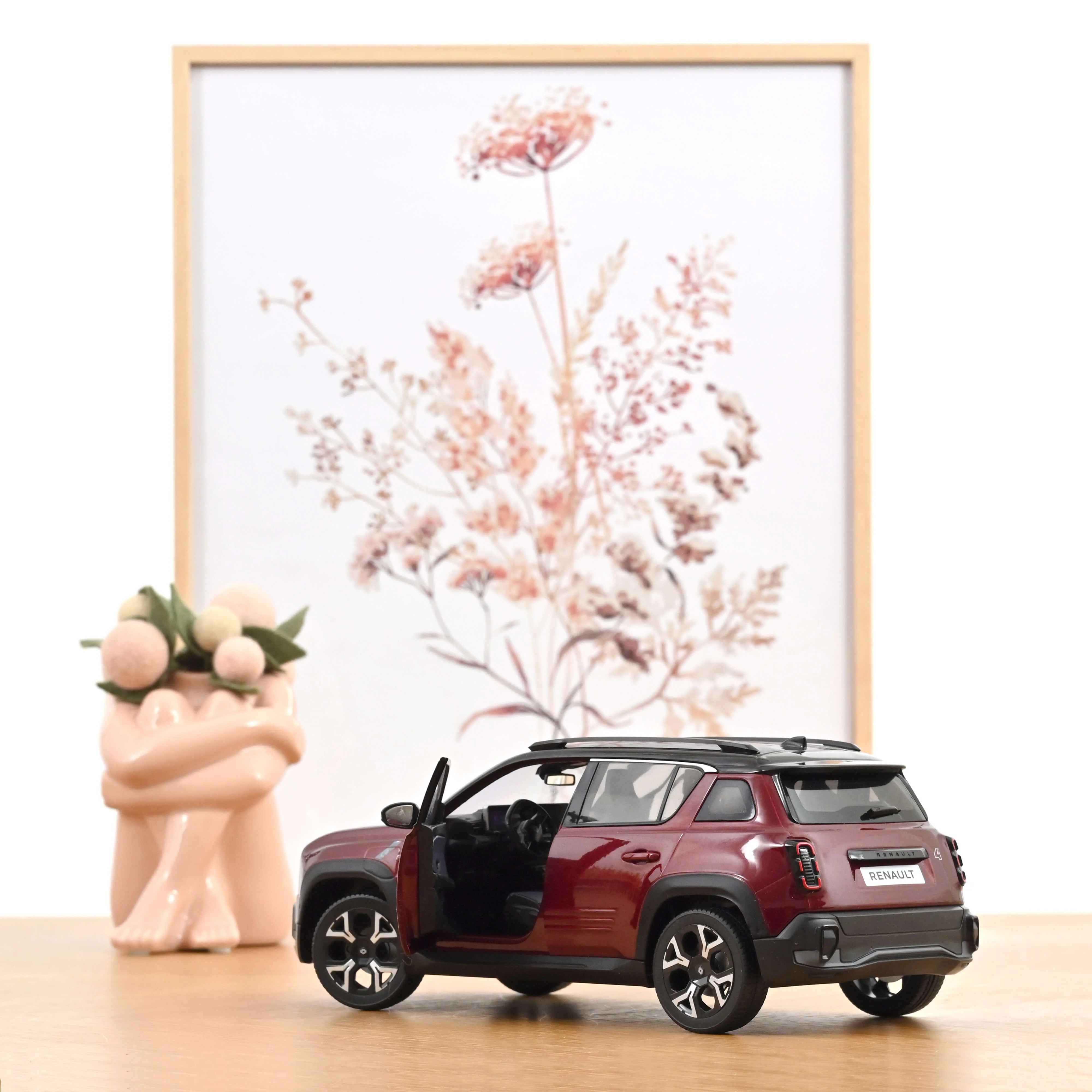 Renault 4 E-Tech Electrique 2025 Rouge Carmin 1/18 - 300pcs