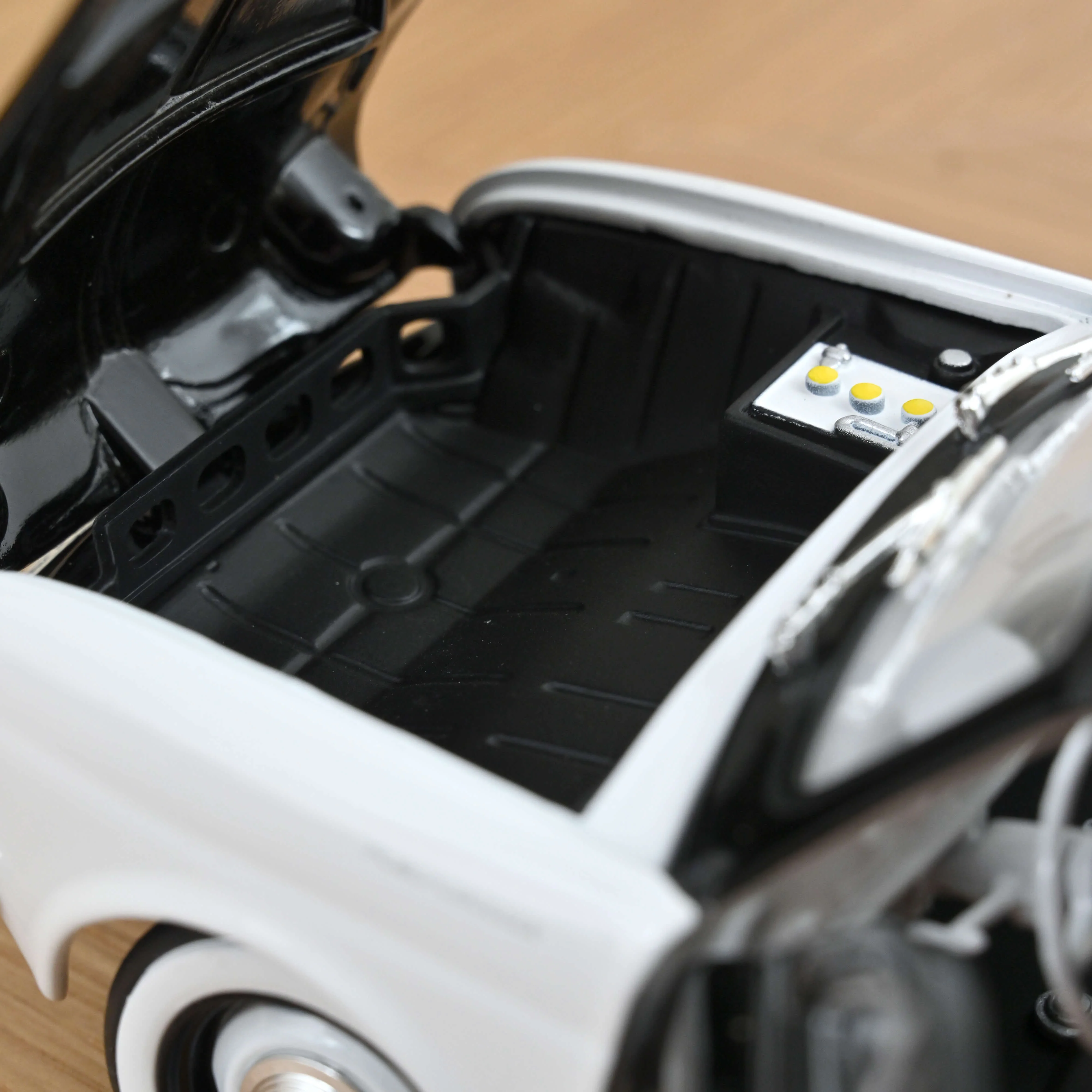 Renault Dauphine 1958 Police Pie 1/18 - 200pcs