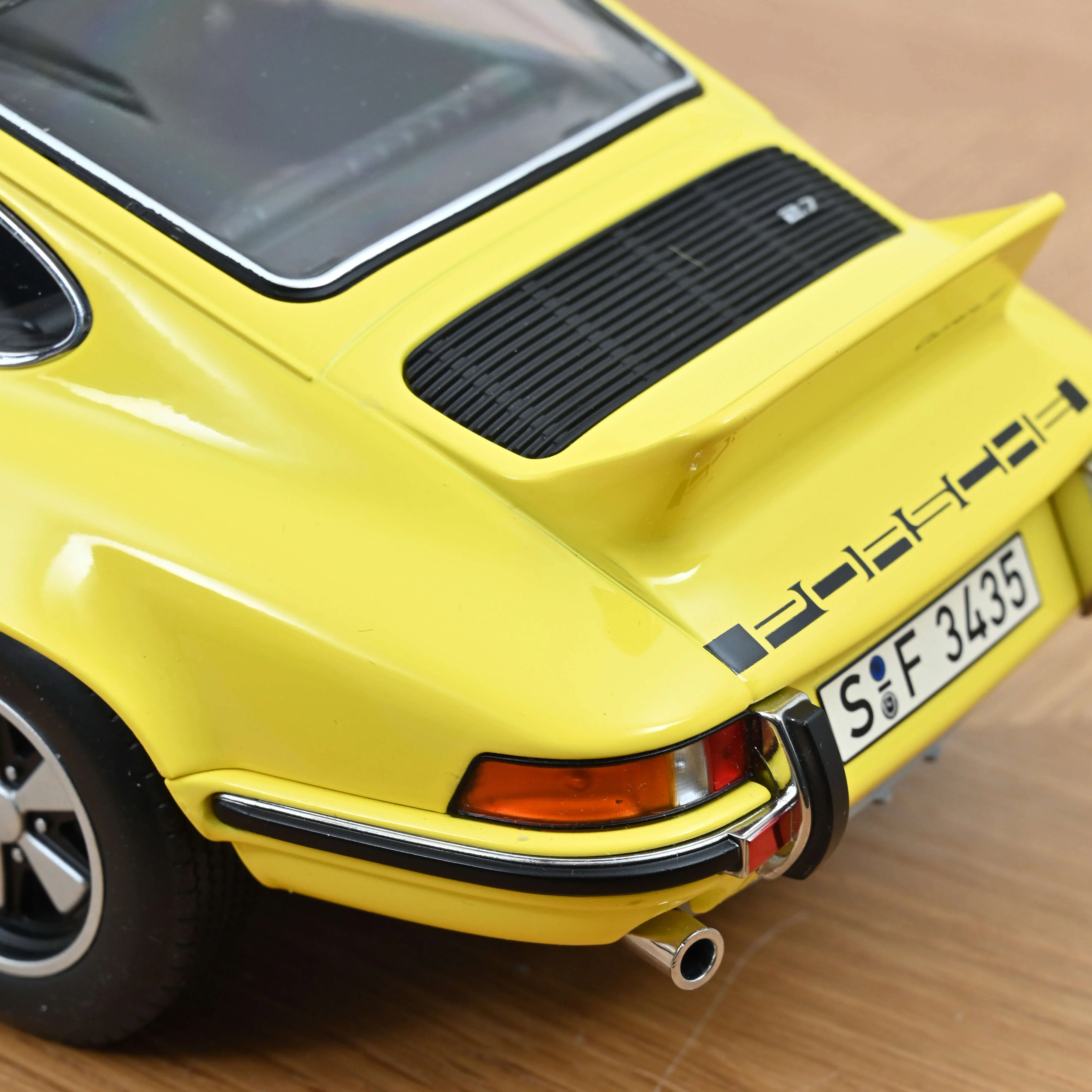 Porsche 911 Carrera RS 2.7 1973 Jaune clair 1/12 - 200 pcs